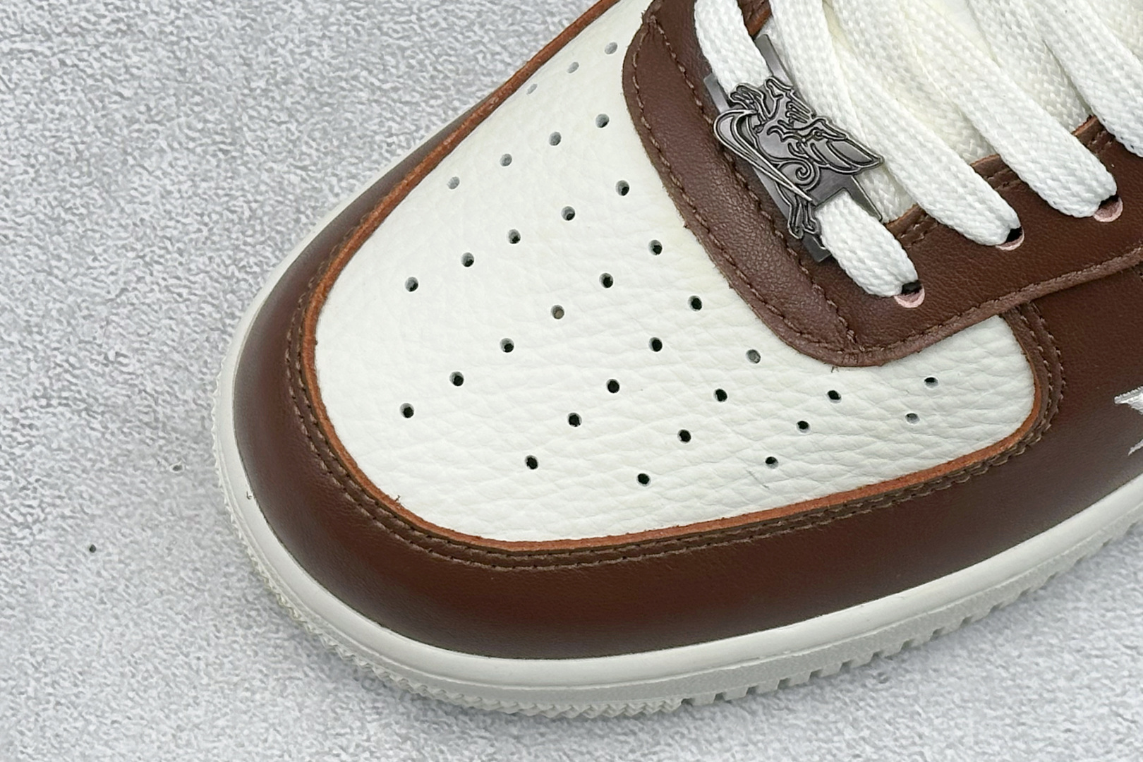 260 SC版Nike Air Force 1‘07 Low 马年限定 棕韵奶白 空军一号低帮休闲板鞋 XY9025-008-Chinese UA Cheap High Quatity Brand Clothes Bags handbags Sneakers wholesale wholesaler seller from China Factory suppliers Fashion Clothing Shoes best Quality Beautiful Price 260 SC版Nike Air Force 1‘07 Low 马年限定 棕韵奶白 空军一号低帮休闲板鞋 XY9025-008