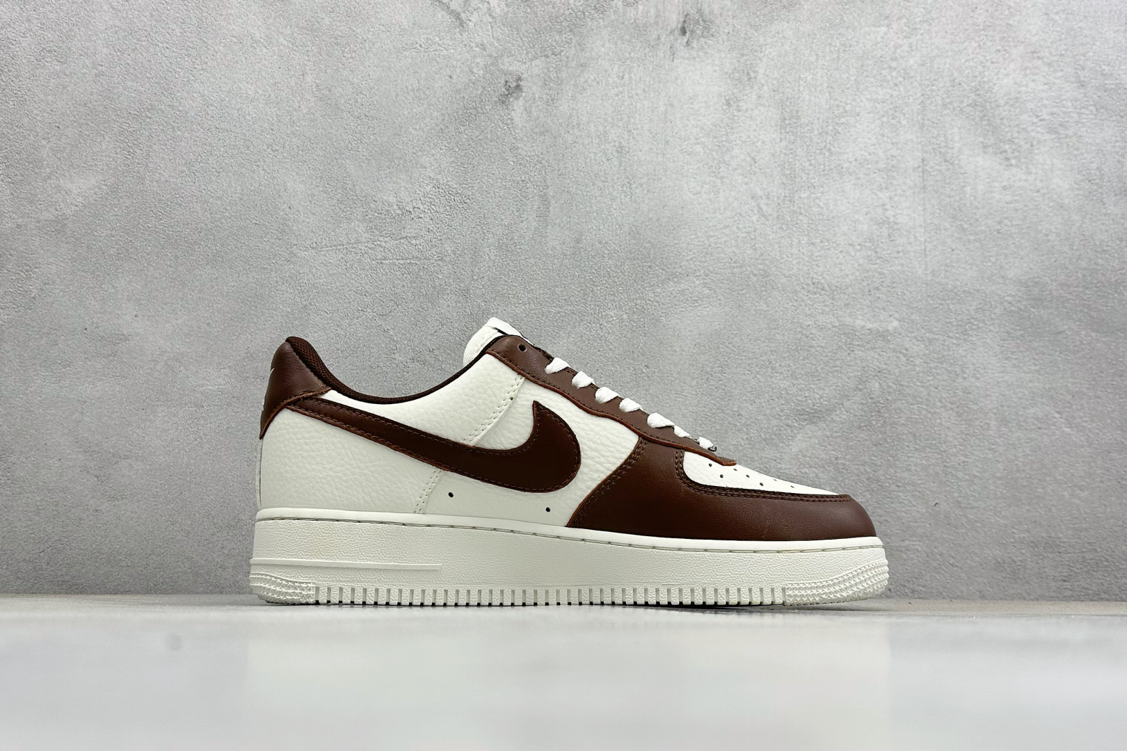 260 SC版Nike Air Force 1‘07 Low 马年限定 棕韵奶白 空军一号低帮休闲板鞋 XY9025-008-Chinese UA Cheap High Quatity Brand Clothes Bags handbags Sneakers wholesale wholesaler seller from China Factory suppliers Fashion Clothing Shoes best Quality Beautiful Price 260 SC版Nike Air Force 1‘07 Low 马年限定 棕韵奶白 空军一号低帮休闲板鞋 XY9025-008