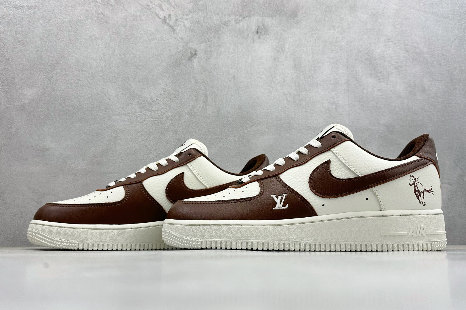 260 SC版Nike Air Force 1‘07 Low 马年限定 棕韵奶白 空军一号低帮休闲板鞋 XY9025-008-Chinese UA Cheap High Quatity Brand Clothes Bags handbags Sneakers wholesale wholesaler seller from China Factory suppliers Fashion Clothing Shoes best Quality Beautiful Price 260 SC版Nike Air Force 1‘07 Low 马年限定 棕韵奶白 空军一号低帮休闲板鞋 XY9025-008