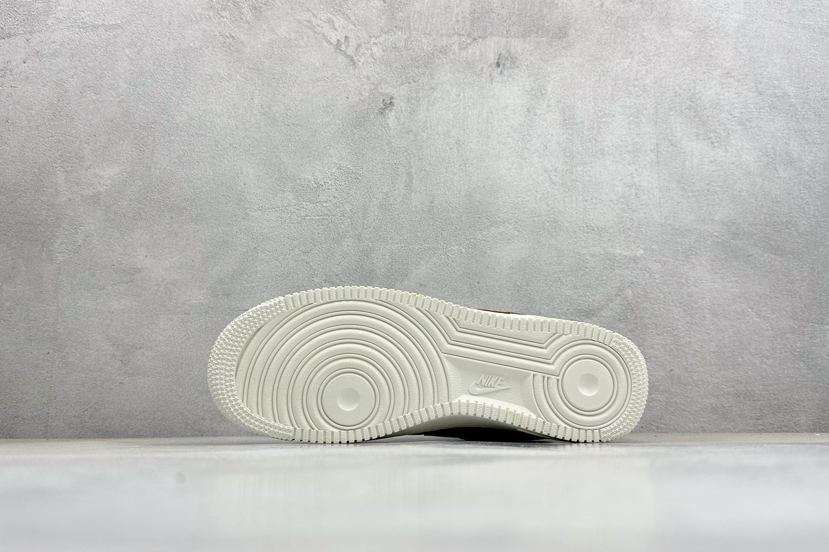 260 SC版Nike Air Force 1‘07 Low 马年限定 棕韵奶白 空军一号低帮休闲板鞋 XY9025-008-Chinese UA Cheap High Quatity Brand Clothes Bags handbags Sneakers wholesale wholesaler seller from China Factory suppliers Fashion Clothing Shoes best Quality Beautiful Price 260 SC版Nike Air Force 1‘07 Low 马年限定 棕韵奶白 空军一号低帮休闲板鞋 XY9025-008