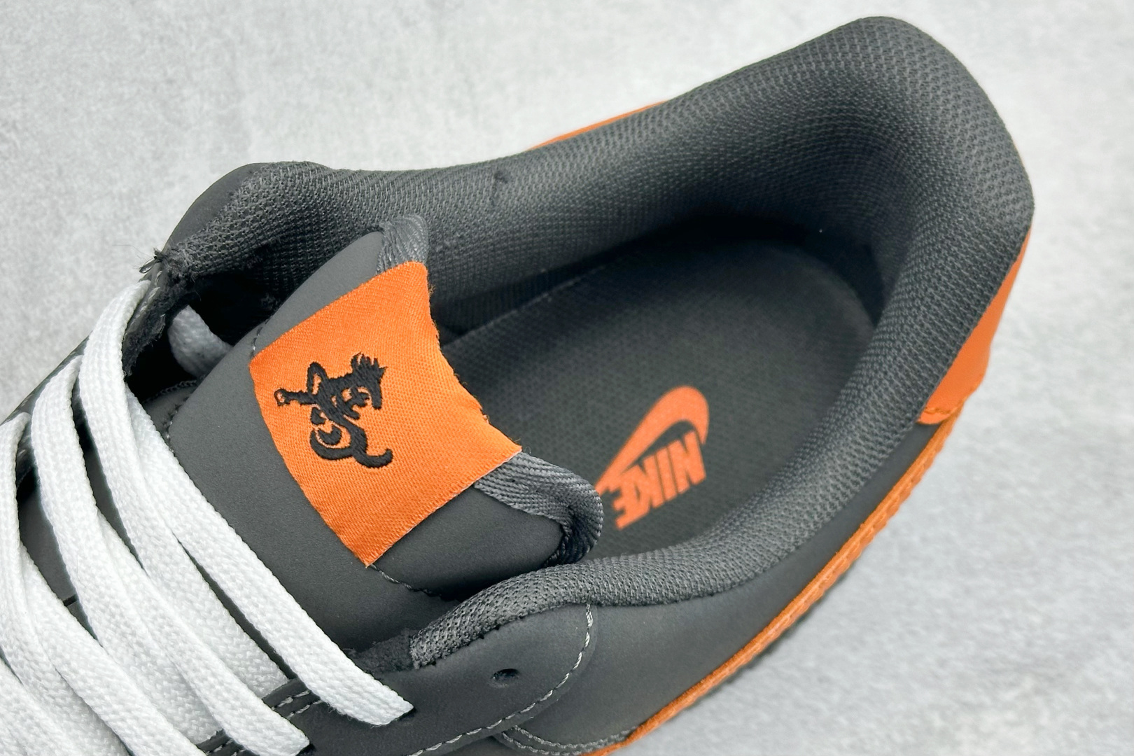 260 SC版NIke Air Force 1 '07 Low “马年限定--炭灰暮橙” 空军一号低帮 运动鞋 XY9025-004-Chinese UA Cheap High Quatity Brand Clothes Bags handbags Sneakers wholesale wholesaler seller from China Factory suppliers Fashion Clothing Shoes best Quality Beautiful Price 260 SC版NIke Air Force 1 '07 Low “马年限定--炭灰暮橙” 空军一号低帮 运动鞋 XY9025-004