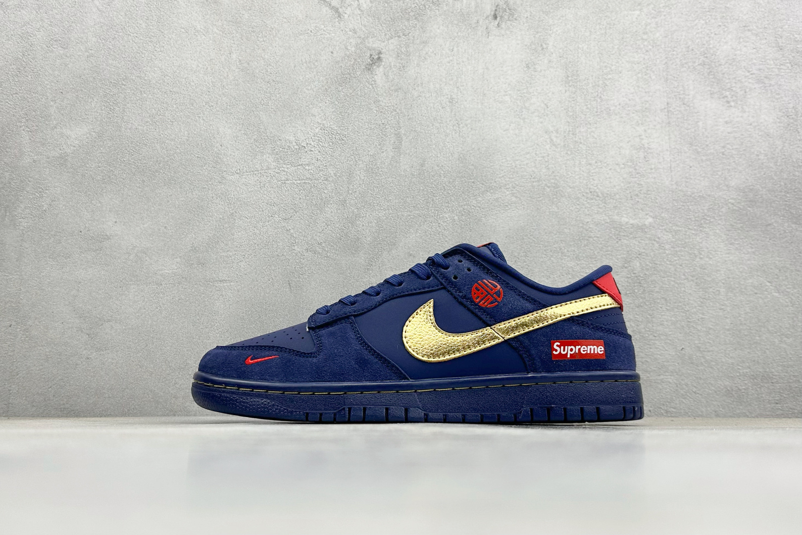 280 SC版Nike SB Dunk Low“马年限定——藏蓝鎏金” 高端私人定制 低帮休闲板鞋 NH0601-486-Chinese UA Cheap High Quatity Brand Clothes Bags handbags Sneakers wholesale wholesaler seller from China Factory suppliers Fashion Clothing Shoes best Quality Beautiful Price 280 SC版Nike SB Dunk Low“马年限定——藏蓝鎏金” 高端私人定制 低帮休闲板鞋 NH0601-486