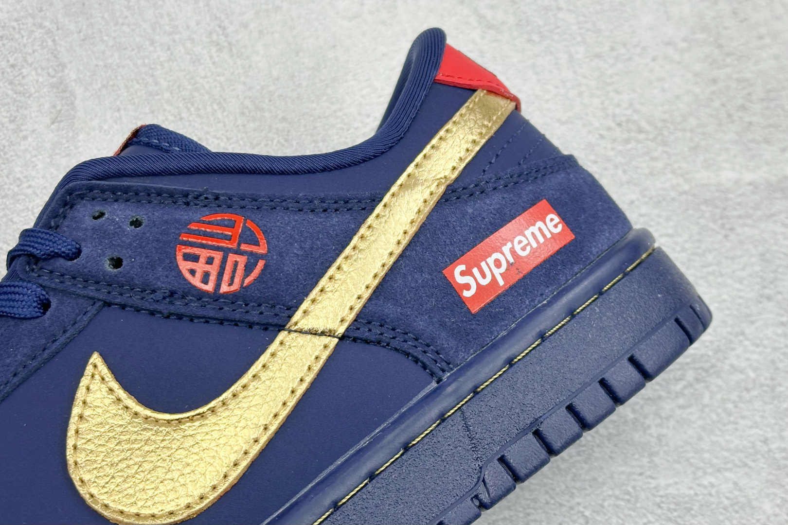 280 SC版Nike SB Dunk Low“马年限定——藏蓝鎏金” 高端私人定制 低帮休闲板鞋 NH0601-486-Chinese UA Cheap High Quatity Brand Clothes Bags handbags Sneakers wholesale wholesaler seller from China Factory suppliers Fashion Clothing Shoes best Quality Beautiful Price 280 SC版Nike SB Dunk Low“马年限定——藏蓝鎏金” 高端私人定制 低帮休闲板鞋 NH0601-486