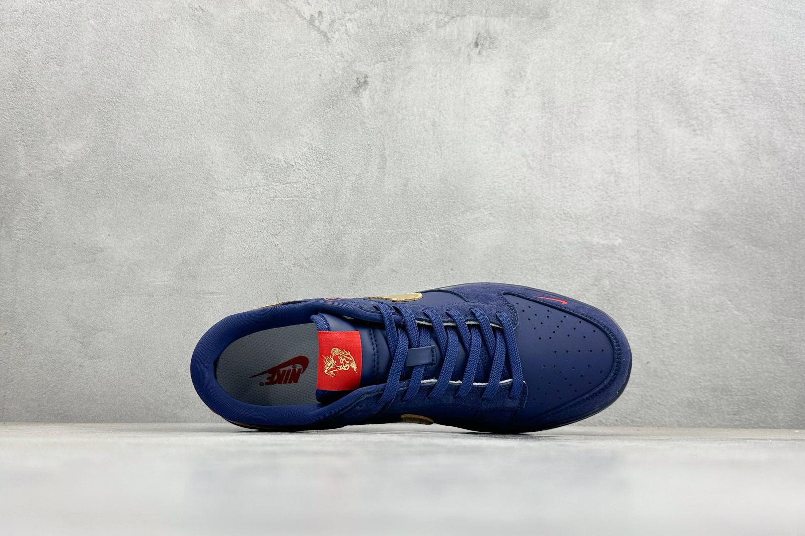 280 SC版Nike SB Dunk Low“马年限定——藏蓝鎏金” 高端私人定制 低帮休闲板鞋 NH0601-486-Chinese UA Cheap High Quatity Brand Clothes Bags handbags Sneakers wholesale wholesaler seller from China Factory suppliers Fashion Clothing Shoes best Quality Beautiful Price 280 SC版Nike SB Dunk Low“马年限定——藏蓝鎏金” 高端私人定制 低帮休闲板鞋 NH0601-486