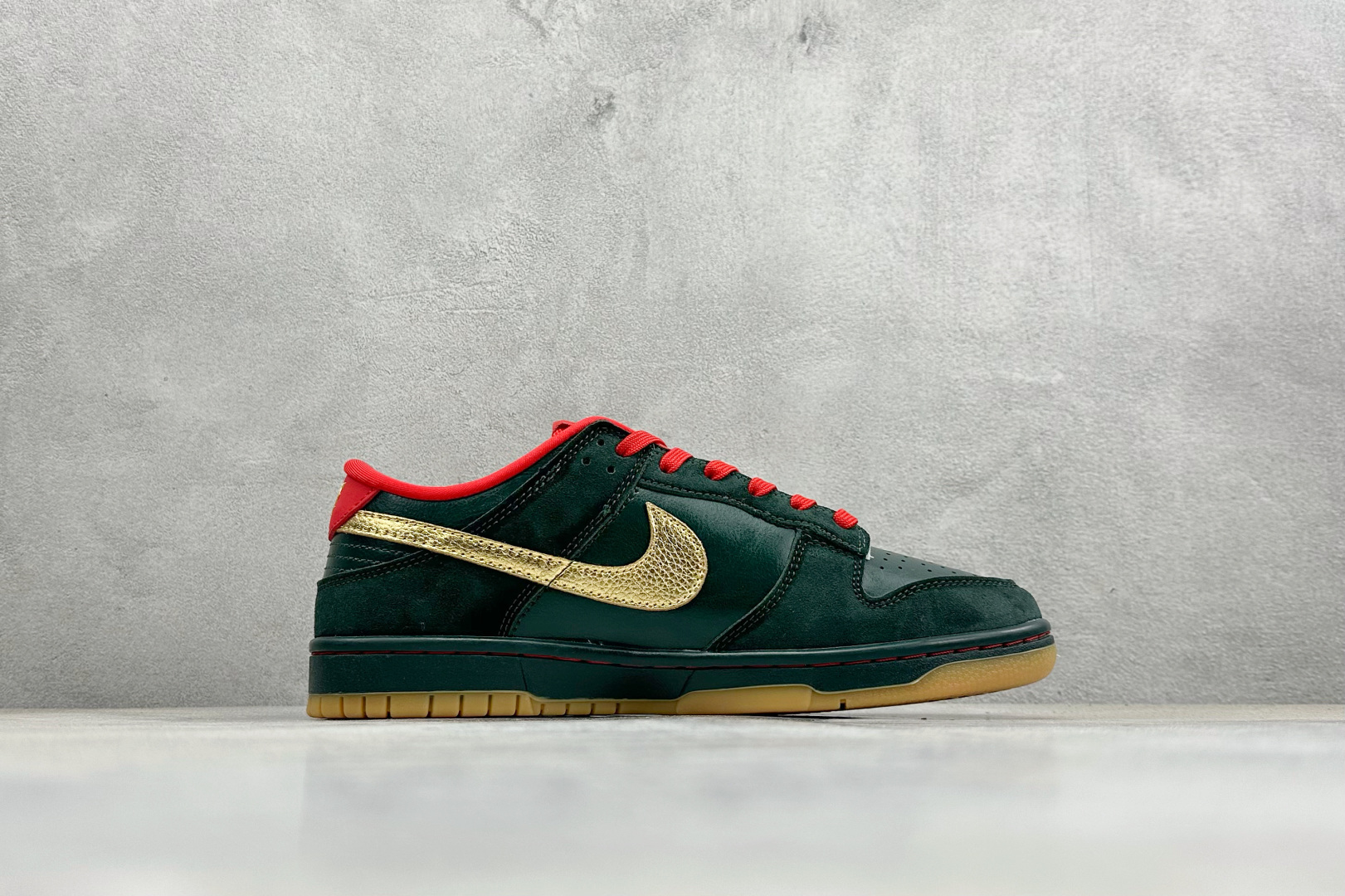 SC版Nike SB Dunk Low 马年限定 松绿鎏金 高端定制 低帮休闲板鞋 NH0601-484 SC版Nike SB Dunk Low 马年限定 松绿鎏金 高端定制 低帮休闲板鞋 NH0601-484