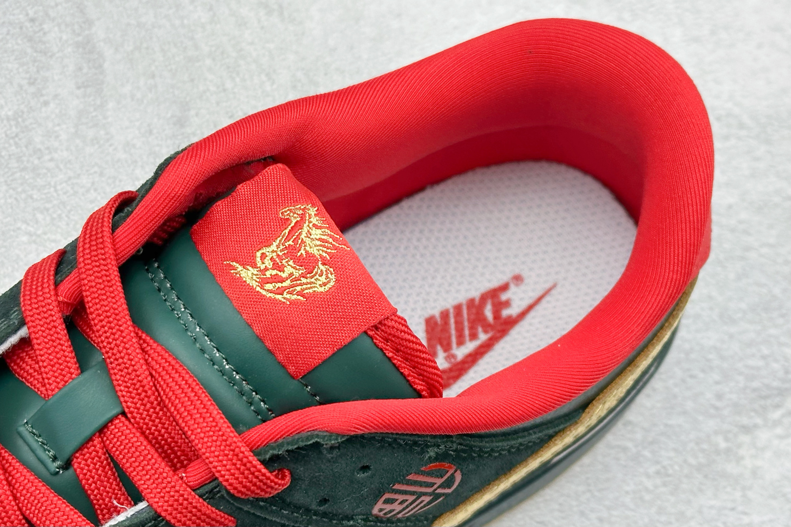 SC版Nike SB Dunk Low 马年限定 松绿鎏金 高端定制 低帮休闲板鞋 NH0601-484 SC版Nike SB Dunk Low 马年限定 松绿鎏金 高端定制 低帮休闲板鞋 NH0601-484