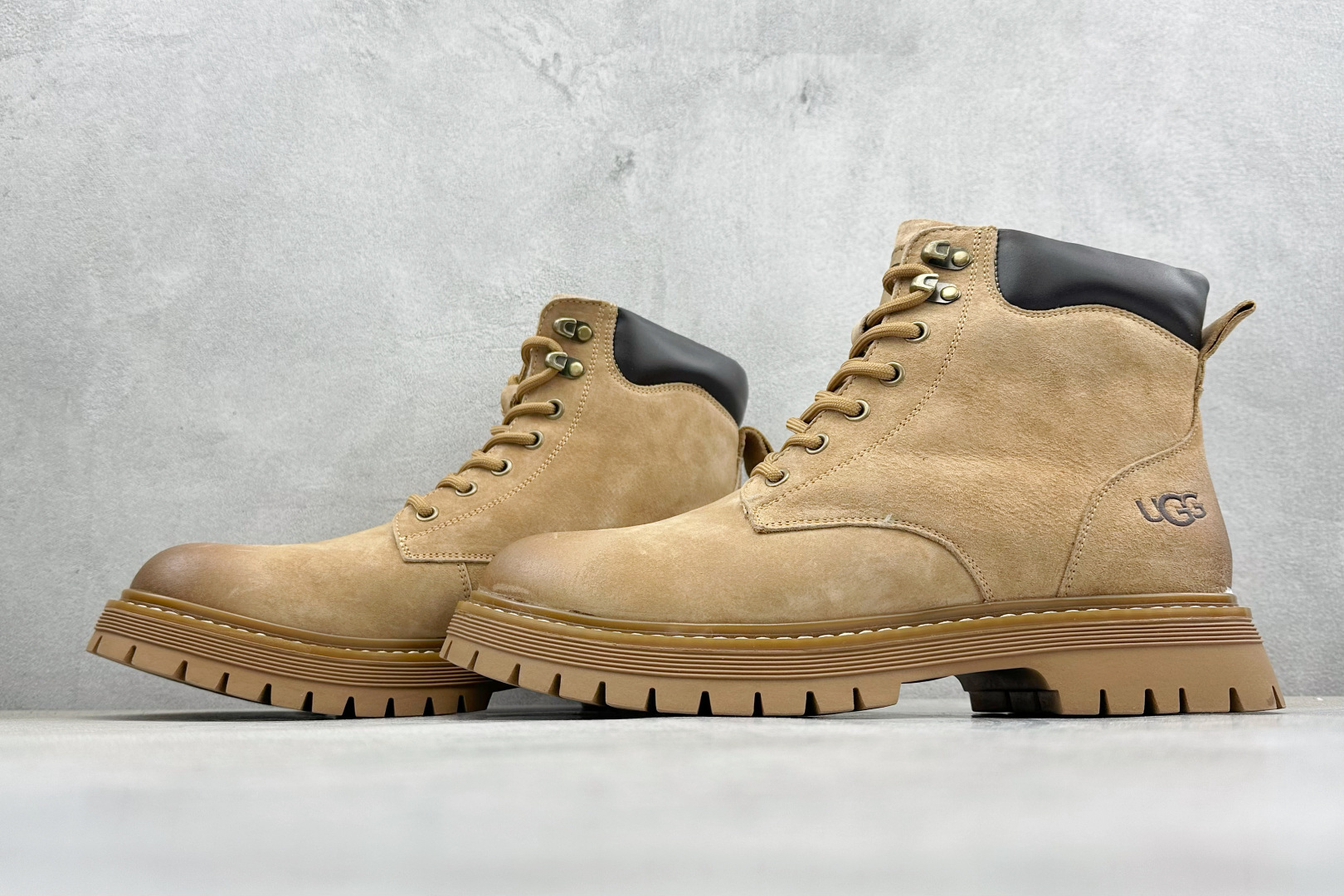 240 UGG 秋冬新品(毛绒一体内里 保暖锁热)秋冬必备 户外中帮休闲马丁靴雪地靴系列 U5666M-Chinese UA Cheap High Quatity Brand Clothes Bags handbags Sneakers wholesale wholesaler seller from China Factory suppliers Fashion Clothing Shoes best Quality Beautiful Price 240 UGG 秋冬新品(毛绒一体内里 保暖锁热)秋冬必备 户外中帮休闲马丁靴雪地靴系列 U5666M