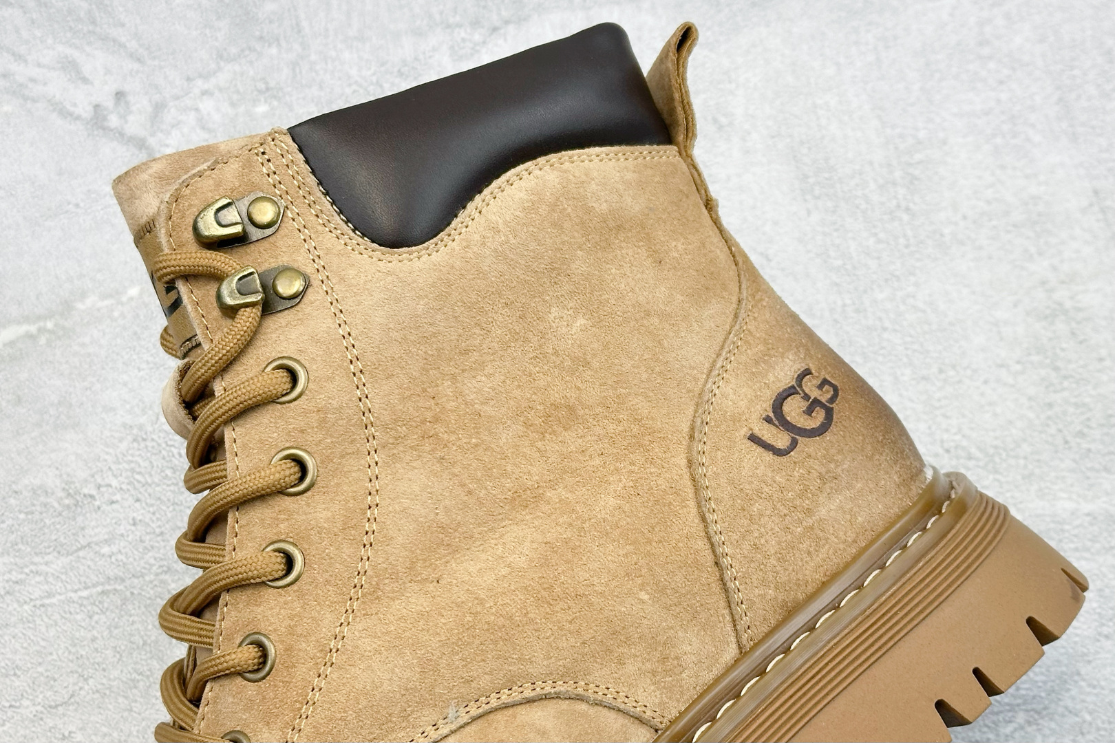 240 UGG 秋冬新品(毛绒一体内里 保暖锁热)秋冬必备 户外中帮休闲马丁靴雪地靴系列 U5666M-Chinese UA Cheap High Quatity Brand Clothes Bags handbags Sneakers wholesale wholesaler seller from China Factory suppliers Fashion Clothing Shoes best Quality Beautiful Price 240 UGG 秋冬新品(毛绒一体内里 保暖锁热)秋冬必备 户外中帮休闲马丁靴雪地靴系列 U5666M