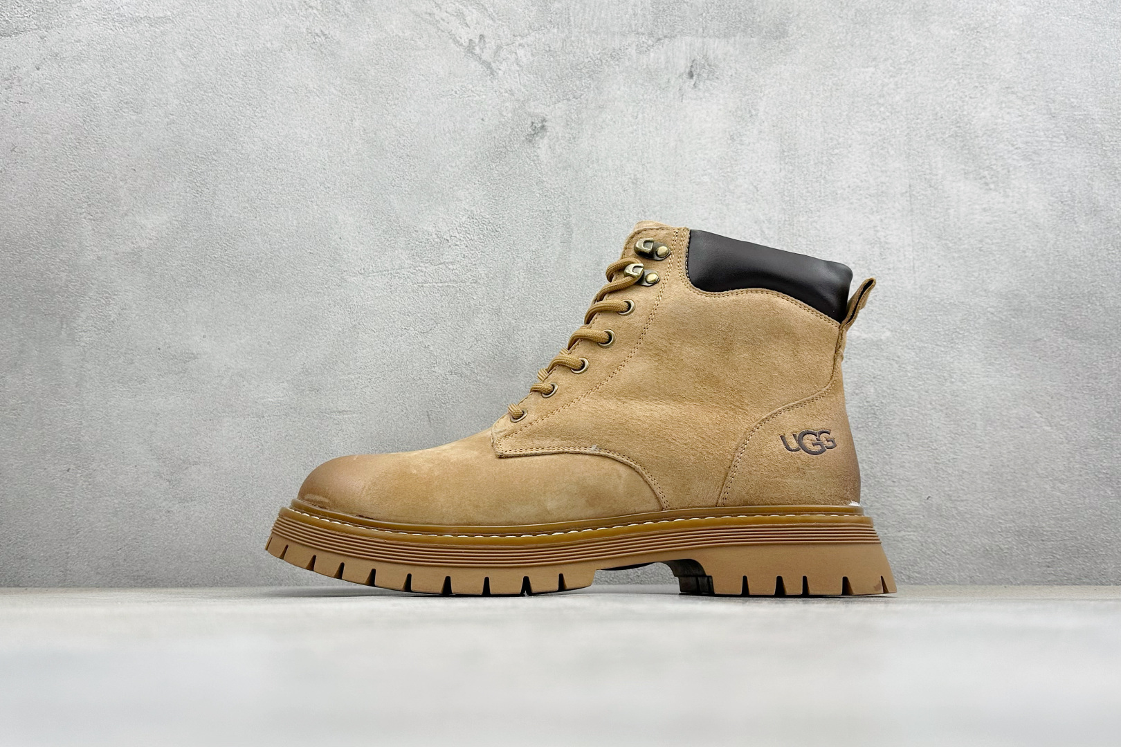 240 UGG 秋冬新品(毛绒一体内里 保暖锁热)秋冬必备 户外中帮休闲马丁靴雪地靴系列 U5666M-Chinese UA Cheap High Quatity Brand Clothes Bags handbags Sneakers wholesale wholesaler seller from China Factory suppliers Fashion Clothing Shoes best Quality Beautiful Price 240 UGG 秋冬新品(毛绒一体内里 保暖锁热)秋冬必备 户外中帮休闲马丁靴雪地靴系列 U5666M