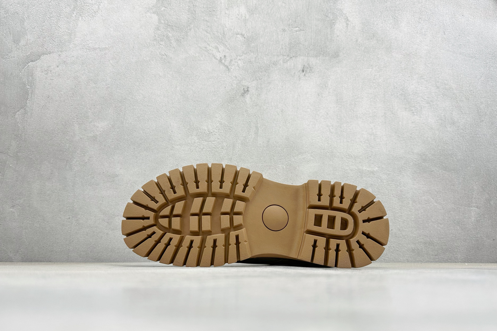 240 UGG 秋冬新品(毛绒一体内里 保暖锁热)秋冬必备 户外中帮休闲马丁靴雪地靴系列 U5666M-Chinese UA Cheap High Quatity Brand Clothes Bags handbags Sneakers wholesale wholesaler seller from China Factory suppliers Fashion Clothing Shoes best Quality Beautiful Price 240 UGG 秋冬新品(毛绒一体内里 保暖锁热)秋冬必备 户外中帮休闲马丁靴雪地靴系列 U5666M