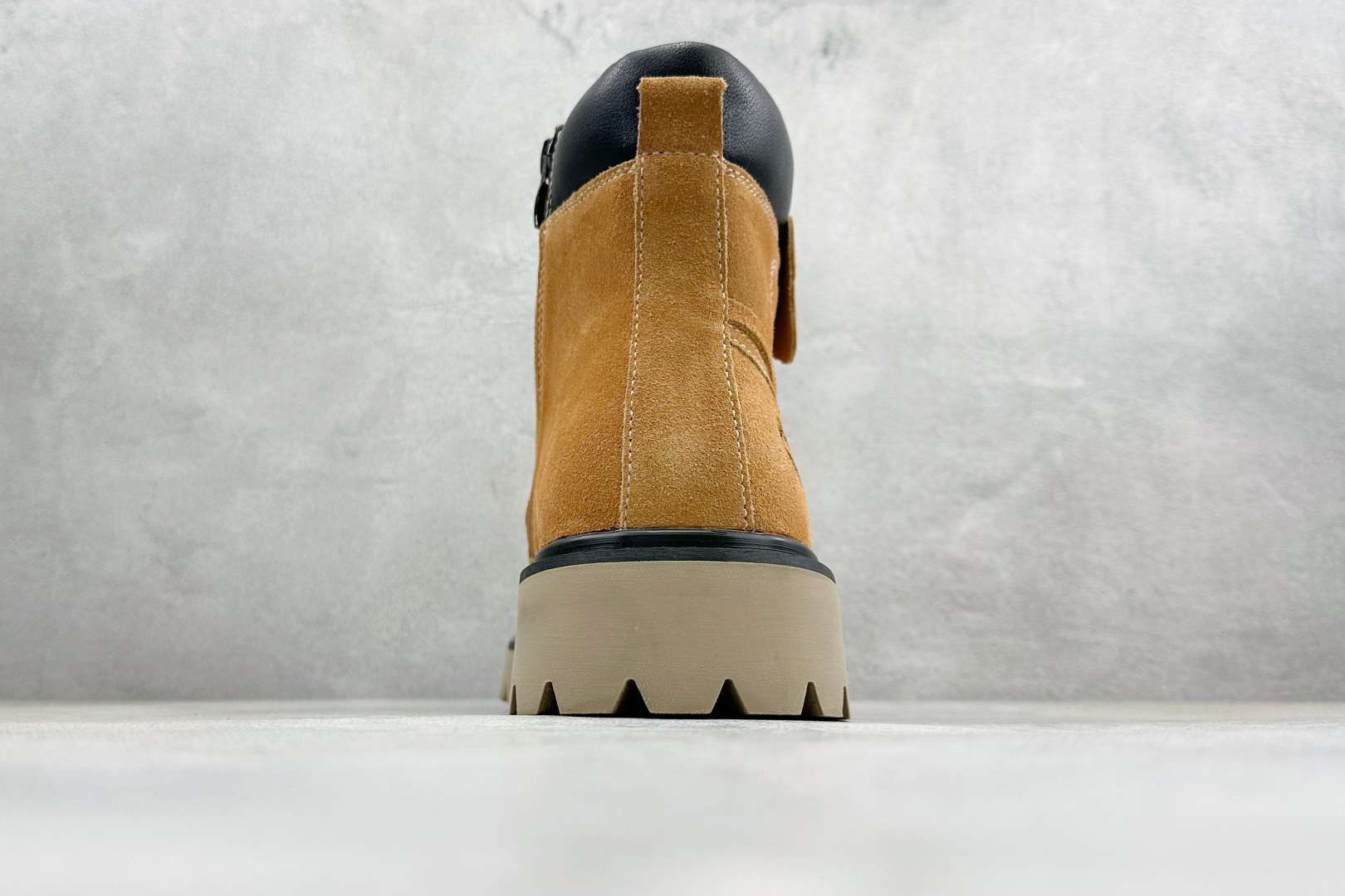 240 Timberland添柏岚/天伯伦 秋冬新品(毛绒内里保暖锁热)秋冬必备户外休闲大黄靴系列 TB10052-Chinese UA Cheap High Quatity Brand Clothes Bags handbags Sneakers wholesale wholesaler seller from China Factory suppliers Fashion Clothing Shoes best Quality Beautiful Price 240 Timberland添柏岚/天伯伦 秋冬新品(毛绒内里保暖锁热)秋冬必备户外休闲大黄靴系列 TB10052