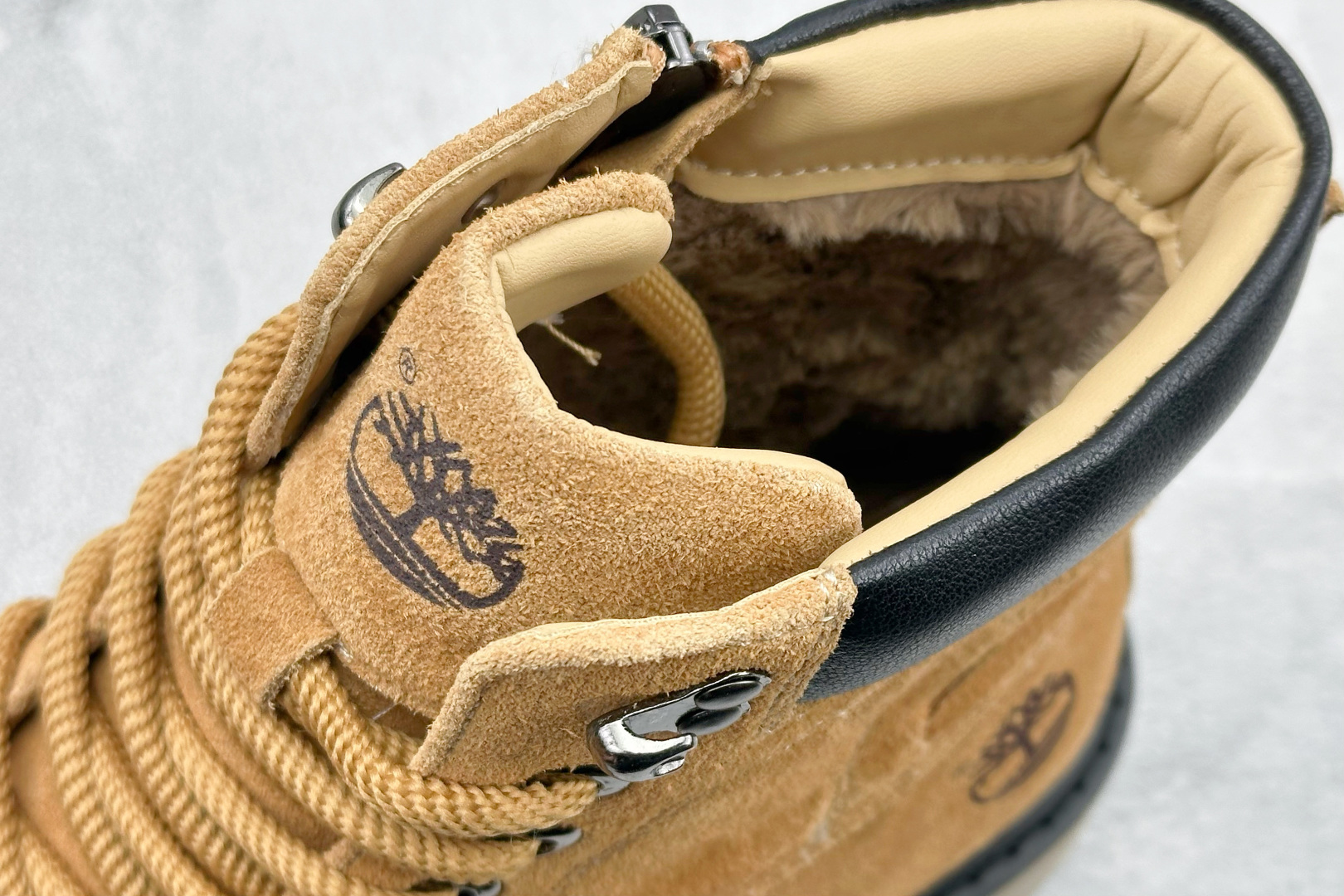 240 Timberland添柏岚/天伯伦 秋冬新品(毛绒内里保暖锁热)秋冬必备户外休闲大黄靴系列 TB10052-Chinese UA Cheap High Quatity Brand Clothes Bags handbags Sneakers wholesale wholesaler seller from China Factory suppliers Fashion Clothing Shoes best Quality Beautiful Price 240 Timberland添柏岚/天伯伦 秋冬新品(毛绒内里保暖锁热)秋冬必备户外休闲大黄靴系列 TB10052