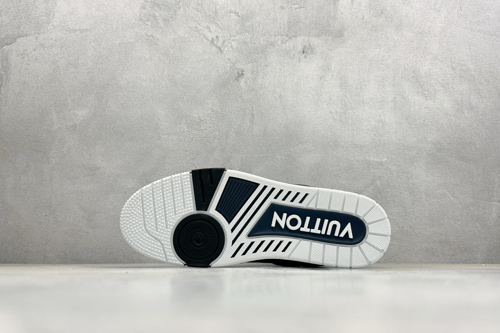 540 YS纯原LouisVuitton路易威登LVTrainer系列高奢运动鞋-Chinese UA Cheap High Quatity Brand Clothes Bags handbags Sneakers wholesale wholesaler seller from China Factory suppliers Fashion Clothing Shoes best Quality Beautiful Price 540 YS纯原LouisVuitton路易威登LVTrainer系列高奢运动鞋