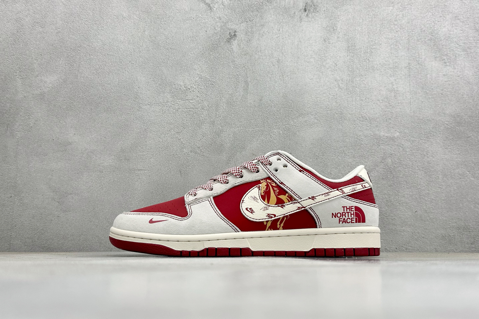 260 Nike SB Dunk Low 马年限定 高端定制 低帮休闲板鞋 JP2026-108