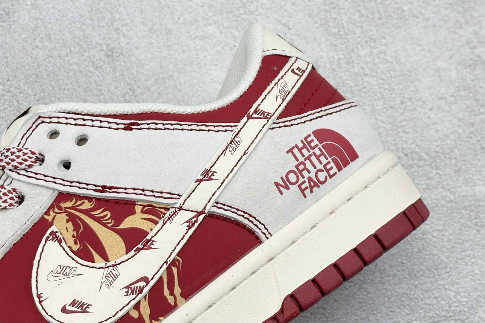 260 Nike SB Dunk Low 马年限定 高端定制 低帮休闲板鞋 JP2026-108