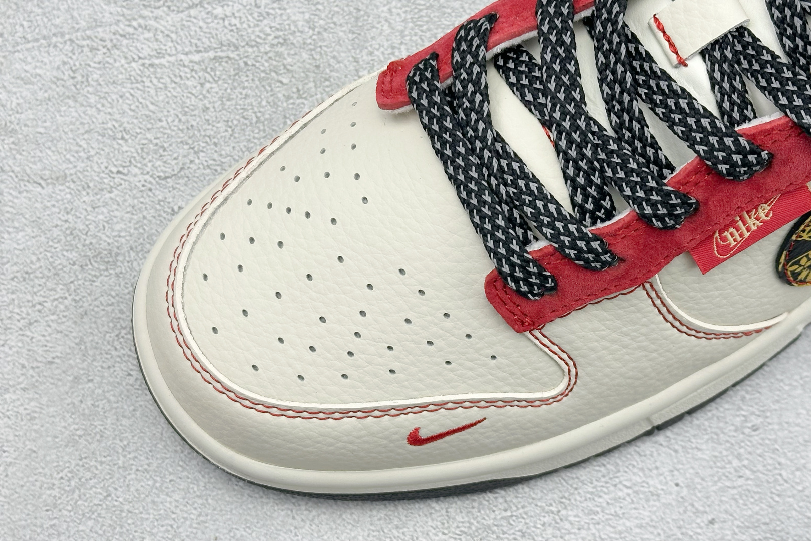 280 Nike SB Dunk Low 马年限定 白红金 高端定制 低帮休闲板鞋 DS6608-024