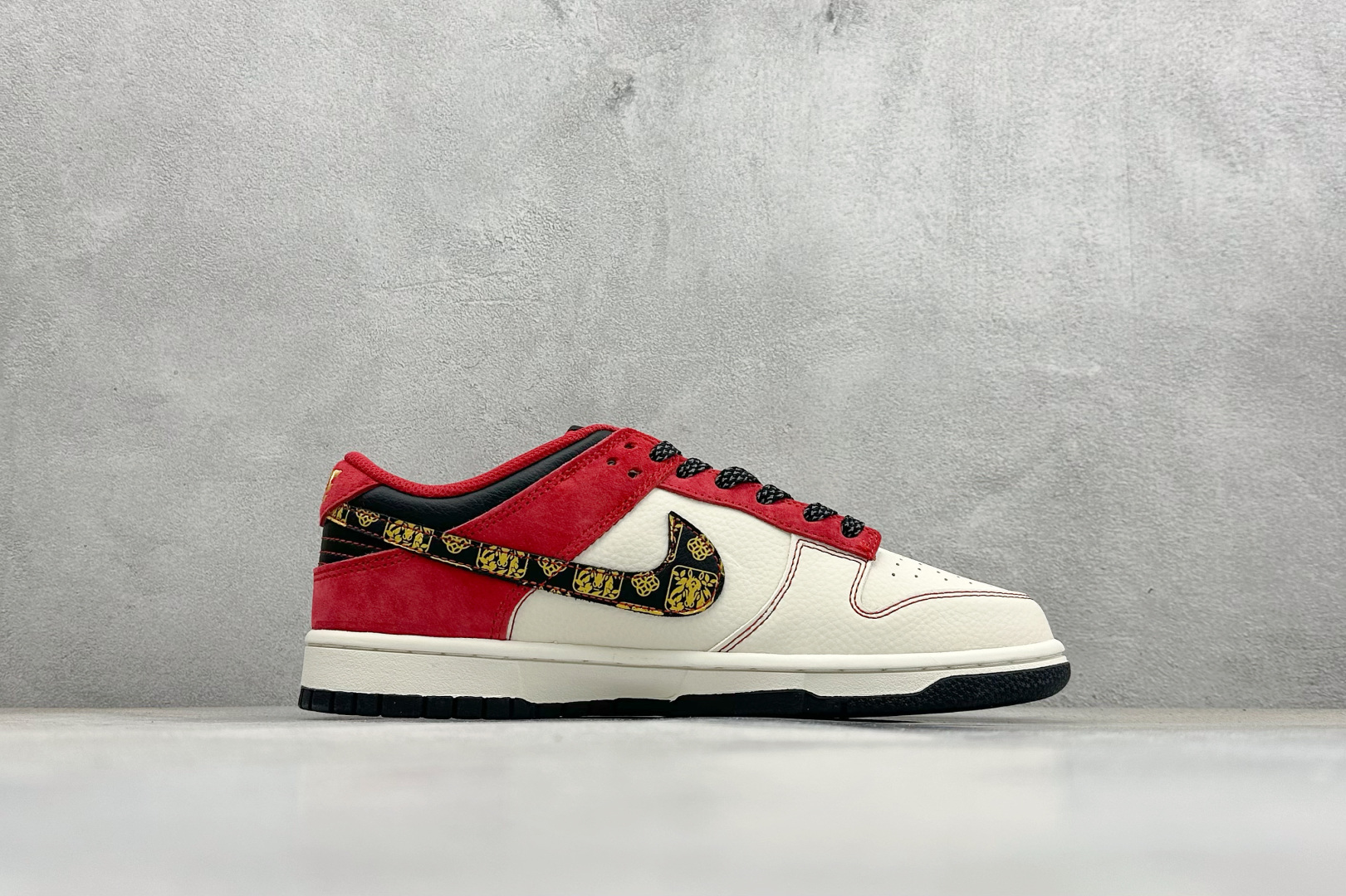 280 Nike SB Dunk Low 马年限定 白红金 高端定制 低帮休闲板鞋 DS6608-024