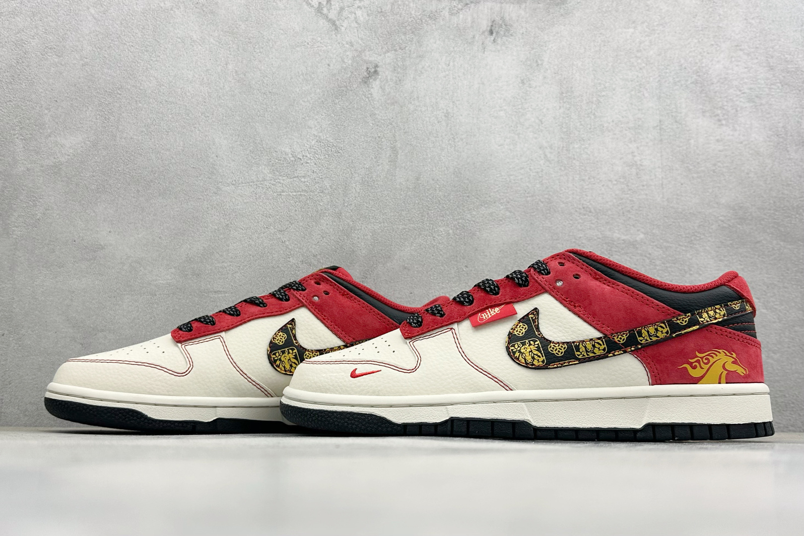 280 Nike SB Dunk Low 马年限定 白红金 高端定制 低帮休闲板鞋 DS6608-024