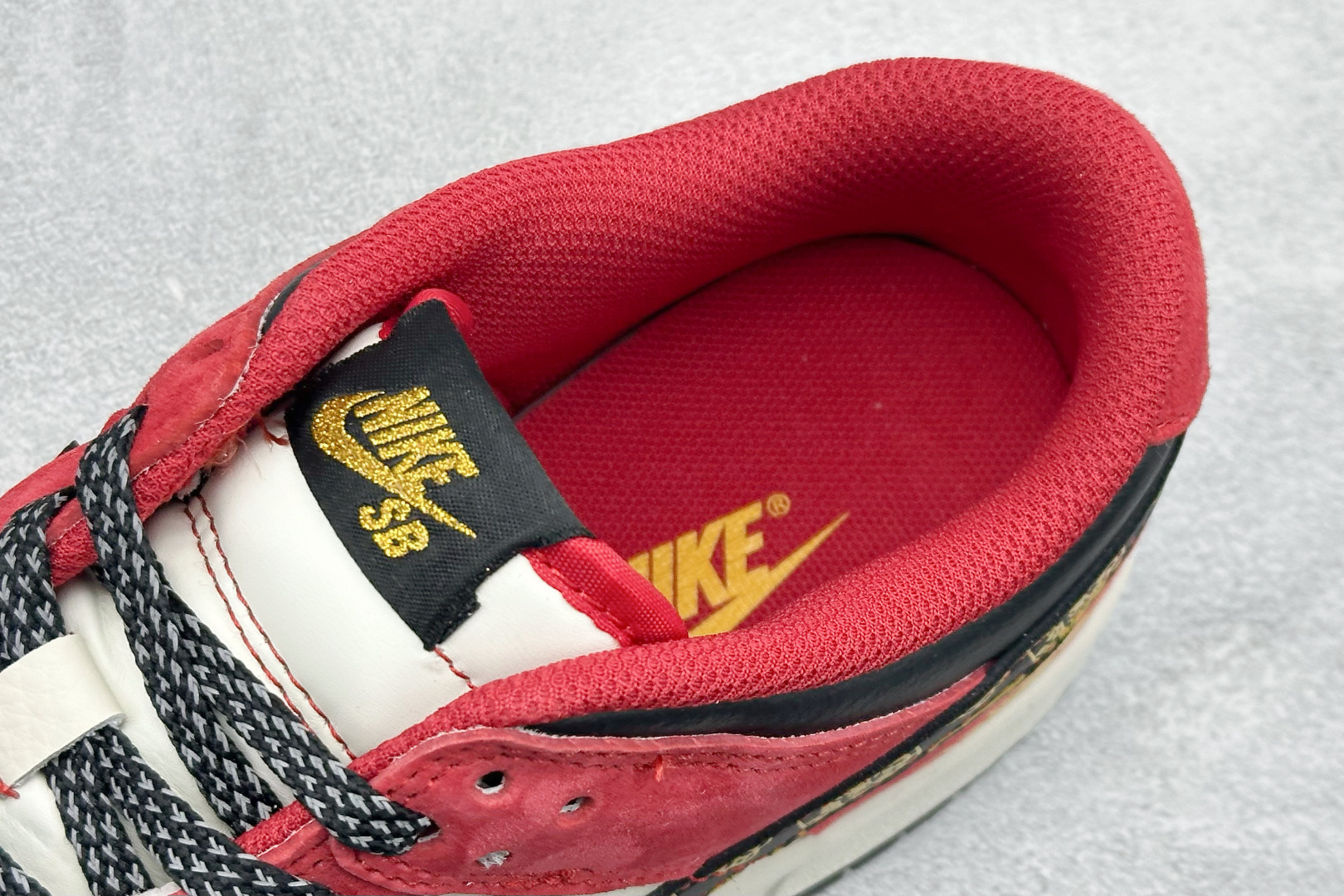 280 Nike SB Dunk Low 马年限定 白红金 高端定制 低帮休闲板鞋 DS6608-024