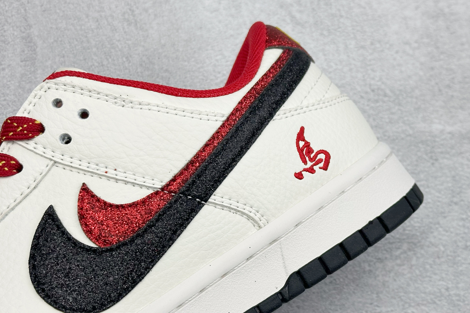 260 Nike SB Dunk Low 马年限定 高端定制 低帮休闲板鞋 XD6188-053-Chinese UA Cheap High Quatity Brand Clothes Bags handbags Sneakers wholesale wholesaler seller from China Factory suppliers Fashion Clothing Shoes best Quality Beautiful Price 260 Nike SB Dunk Low 马年限定 高端定制 低帮休闲板鞋 XD6188-053