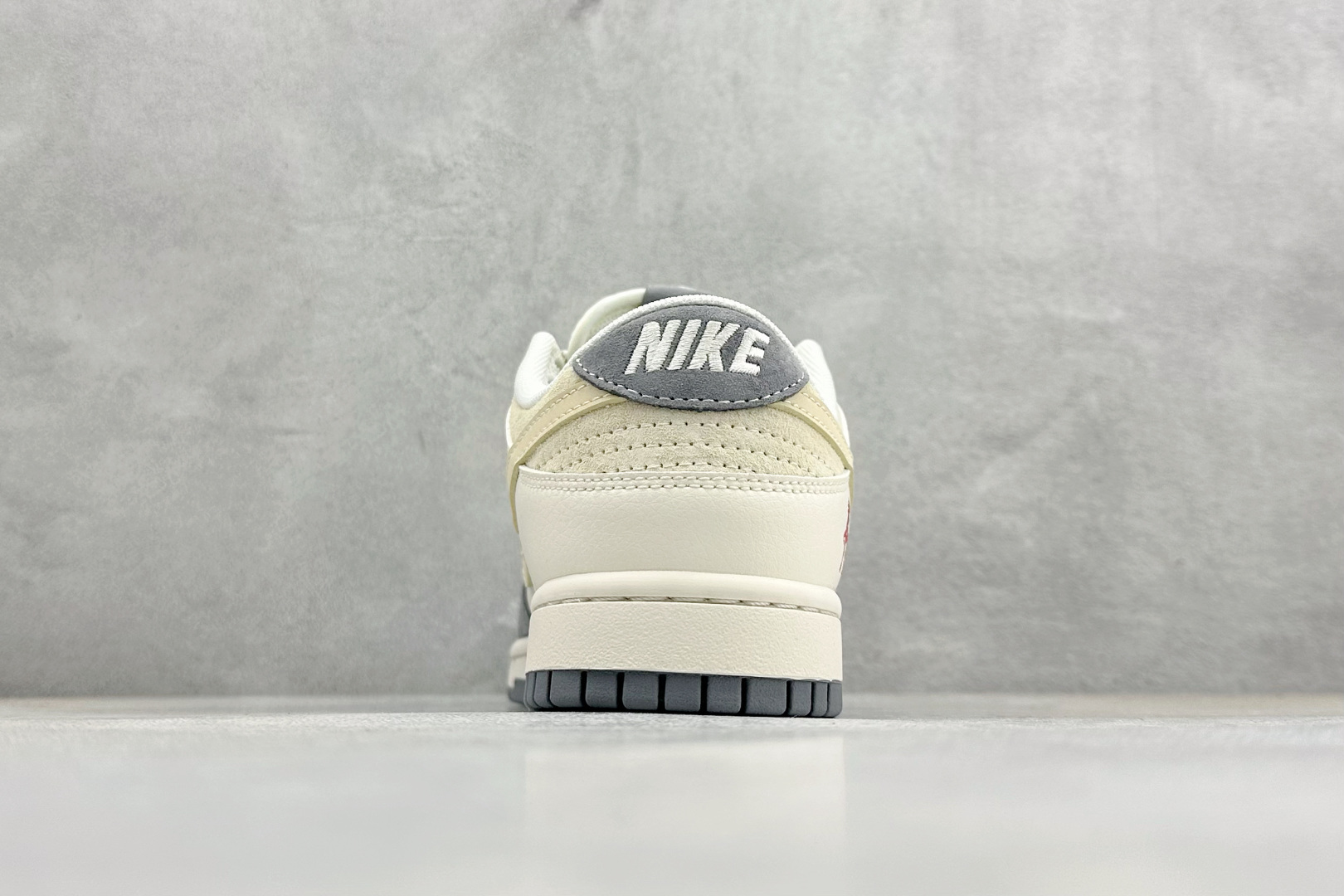 260 Nike SB Dunk Low 马年限定 高端定制 低帮休闲板鞋 ZH2598-809-Chinese UA Cheap High Quatity Brand Clothes Bags handbags Sneakers wholesale wholesaler seller from China Factory suppliers Fashion Clothing Shoes best Quality Beautiful Price 260 Nike SB Dunk Low 马年限定 高端定制 低帮休闲板鞋 ZH2598-809