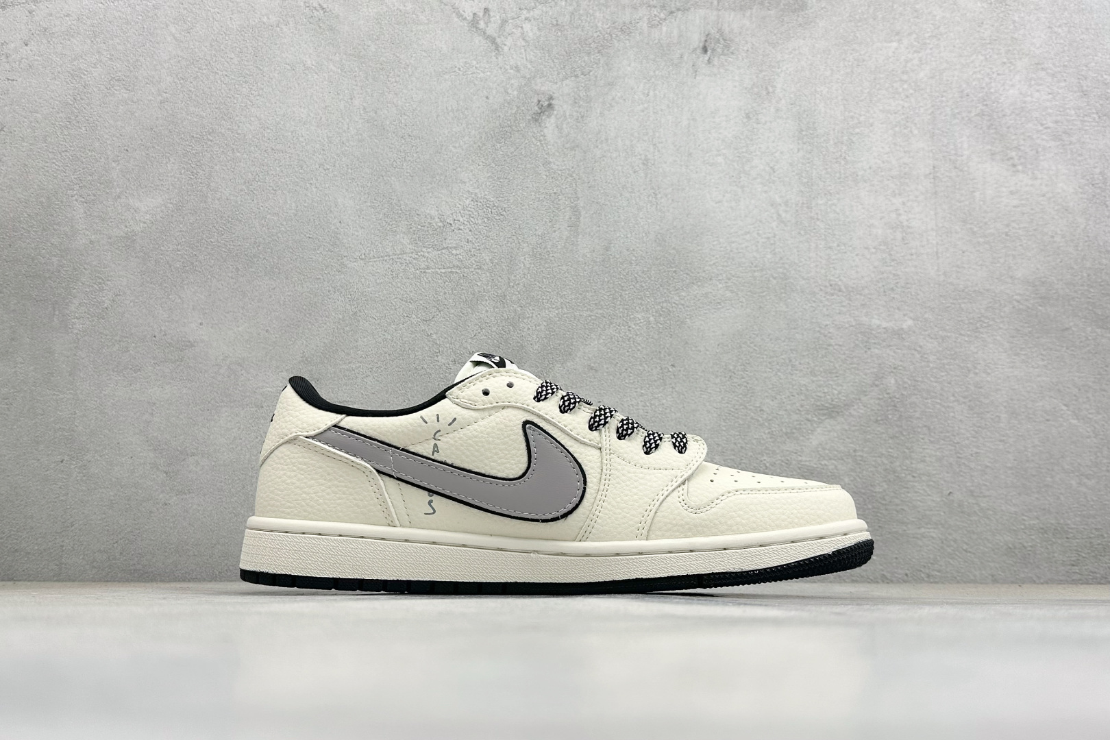 260 Air Jordan 1联名Supreme太顶了米白色鞋身满印Supreme标识灰色解构勾子 LD2028-063