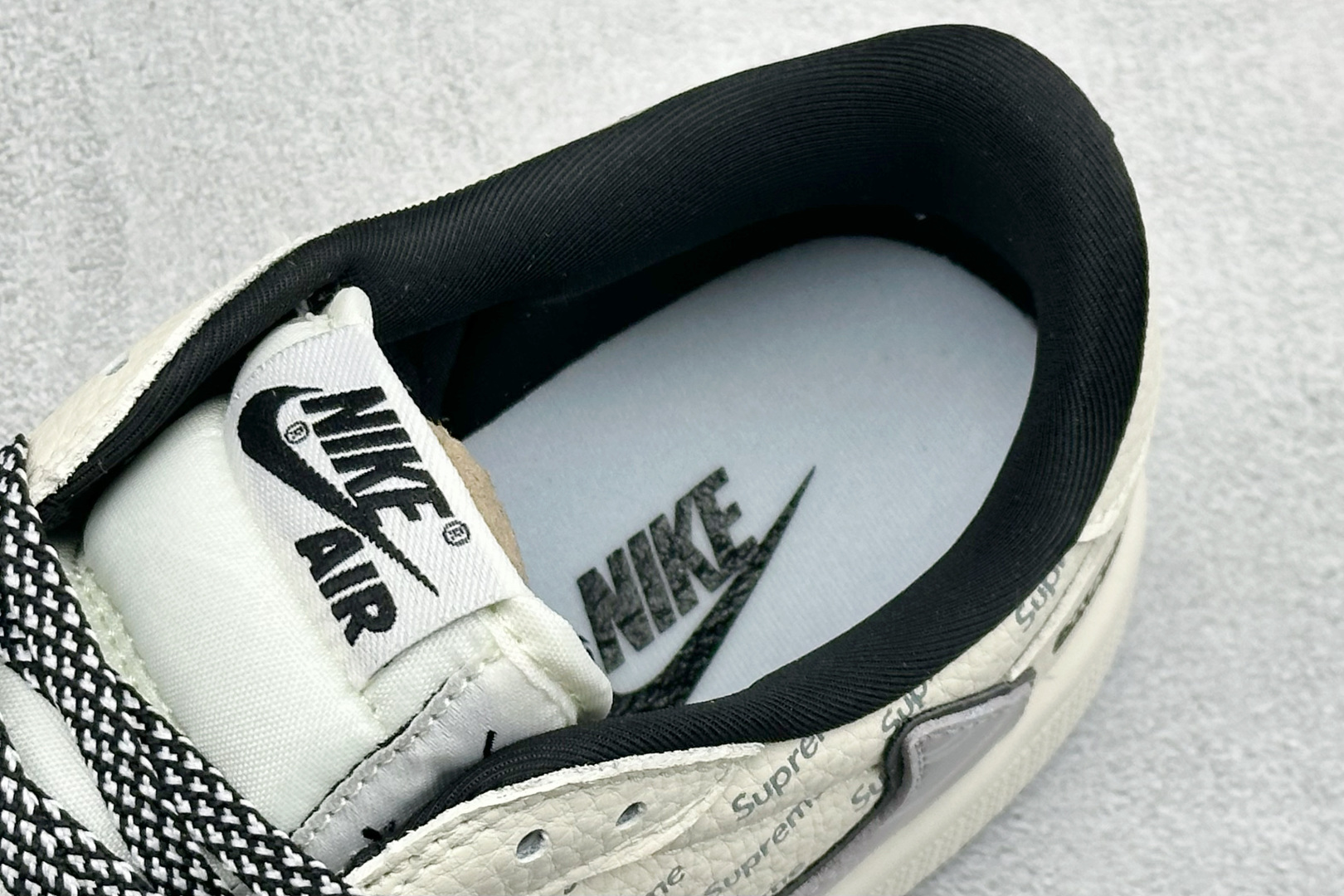 260 Air Jordan 1联名Supreme太顶了米白色鞋身满印Supreme标识灰色解构勾子 LD2028-063