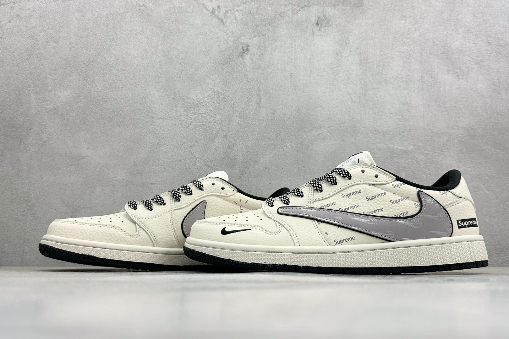 260 Air Jordan 1联名Supreme太顶了米白色鞋身满印Supreme标识灰色解构勾子 LD2028-063