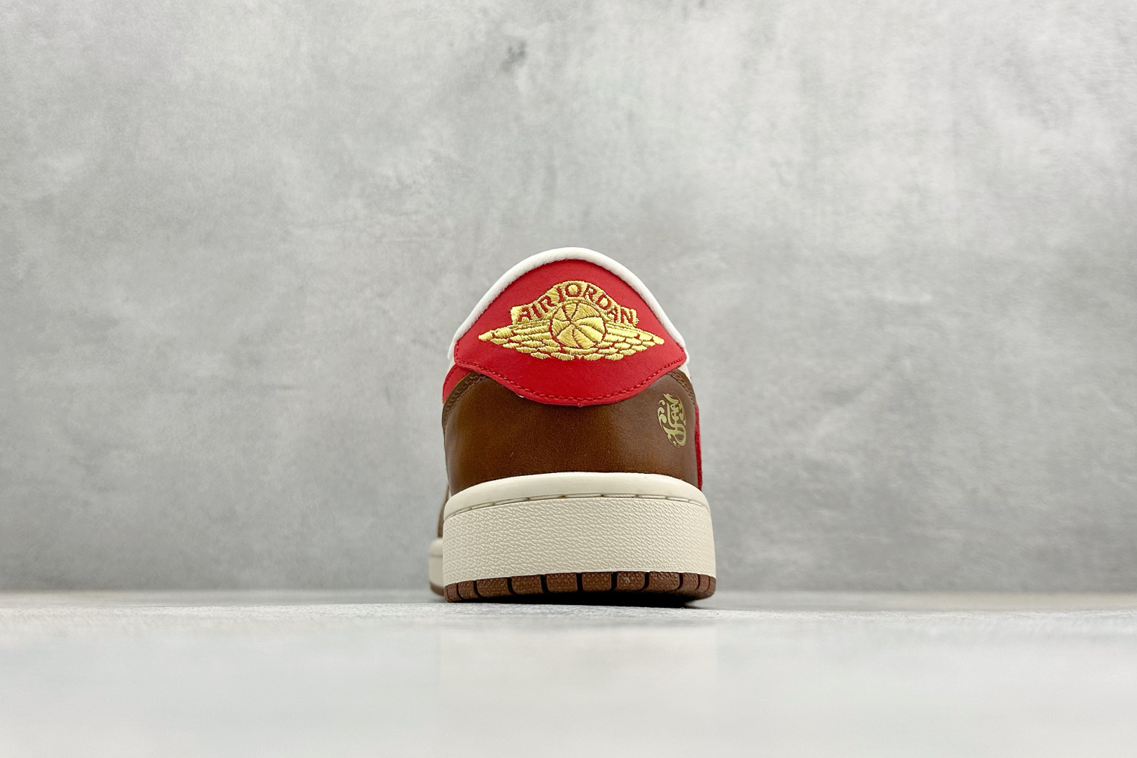 280 Travis Scott x Jordan 1 Low “马年限定-白棕红” 倒勾低帮休闲版本 YF9511-500