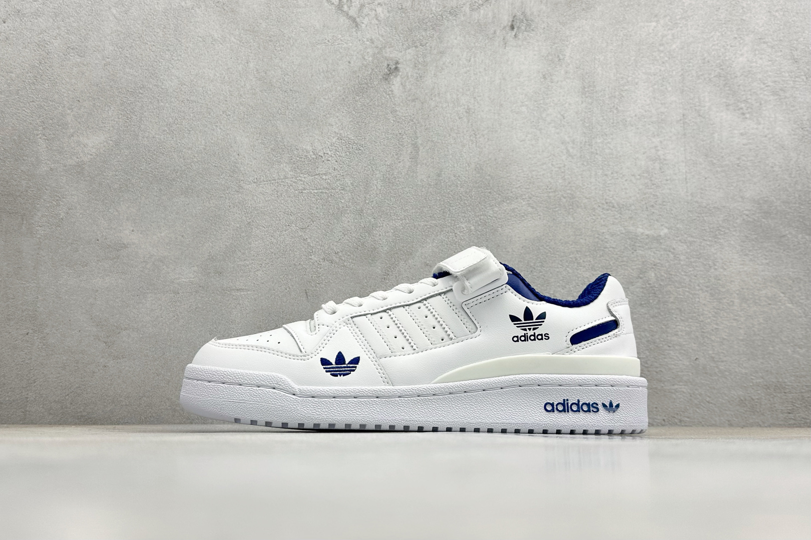 160 HX版AD Forum 84 Low 低帮百搭潮流休闲运动板鞋 H01573-Chinese UA Cheap High Quatity Brand Clothes Bags handbags Sneakers wholesale wholesaler seller from China Factory suppliers Fashion Clothing Shoes best Quality Beautiful Price 160 HX版AD Forum 84 Low 低帮百搭潮流休闲运动板鞋 H01573
