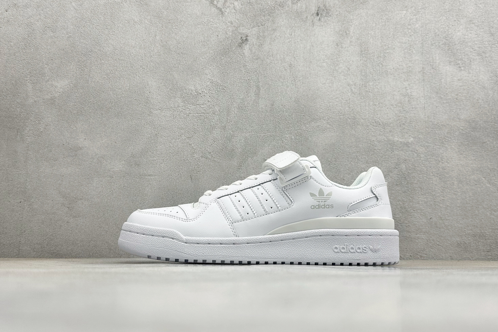160 HX版AD Forum 84 Low 低帮百搭潮流休闲运动板鞋 JQ8734-Chinese UA Cheap High Quatity Brand Clothes Bags handbags Sneakers wholesale wholesaler seller from China Factory suppliers Fashion Clothing Shoes best Quality Beautiful Price 160 HX版AD Forum 84 Low 低帮百搭潮流休闲运动板鞋 JQ8734