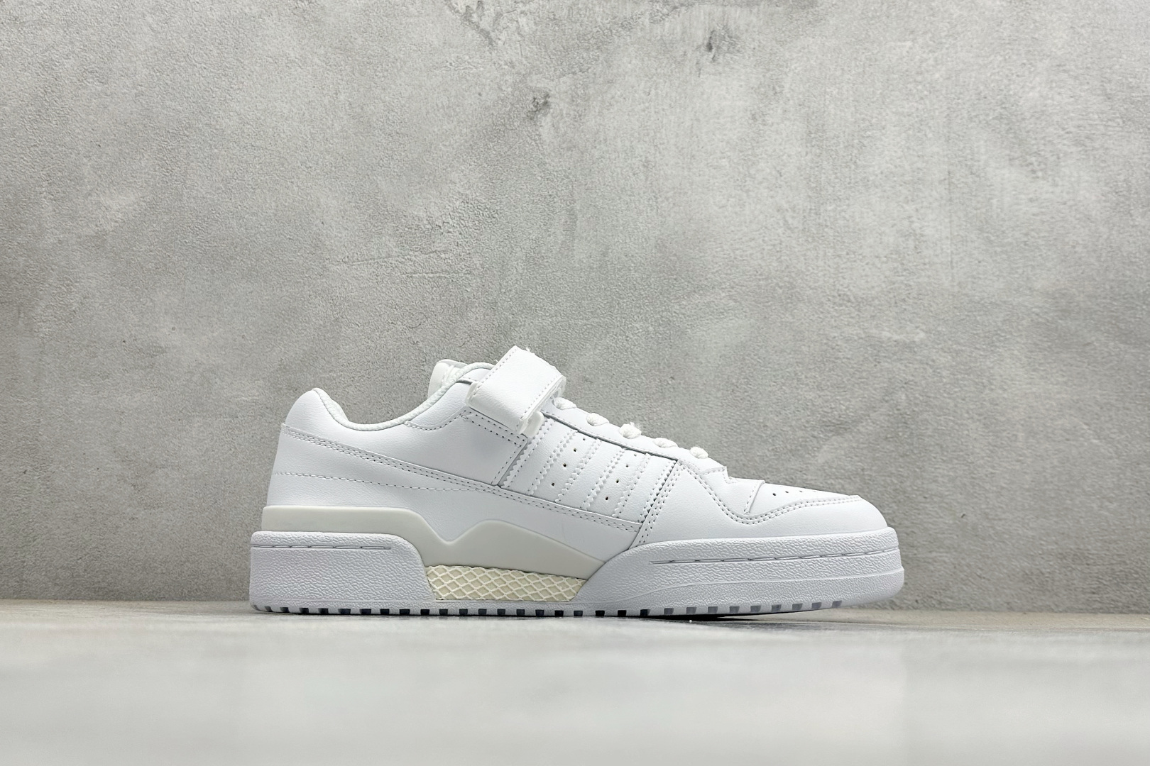 160 HX版AD Forum 84 Low 低帮百搭潮流休闲运动板鞋 JQ8734-Chinese UA Cheap High Quatity Brand Clothes Bags handbags Sneakers wholesale wholesaler seller from China Factory suppliers Fashion Clothing Shoes best Quality Beautiful Price 160 HX版AD Forum 84 Low 低帮百搭潮流休闲运动板鞋 JQ8734
