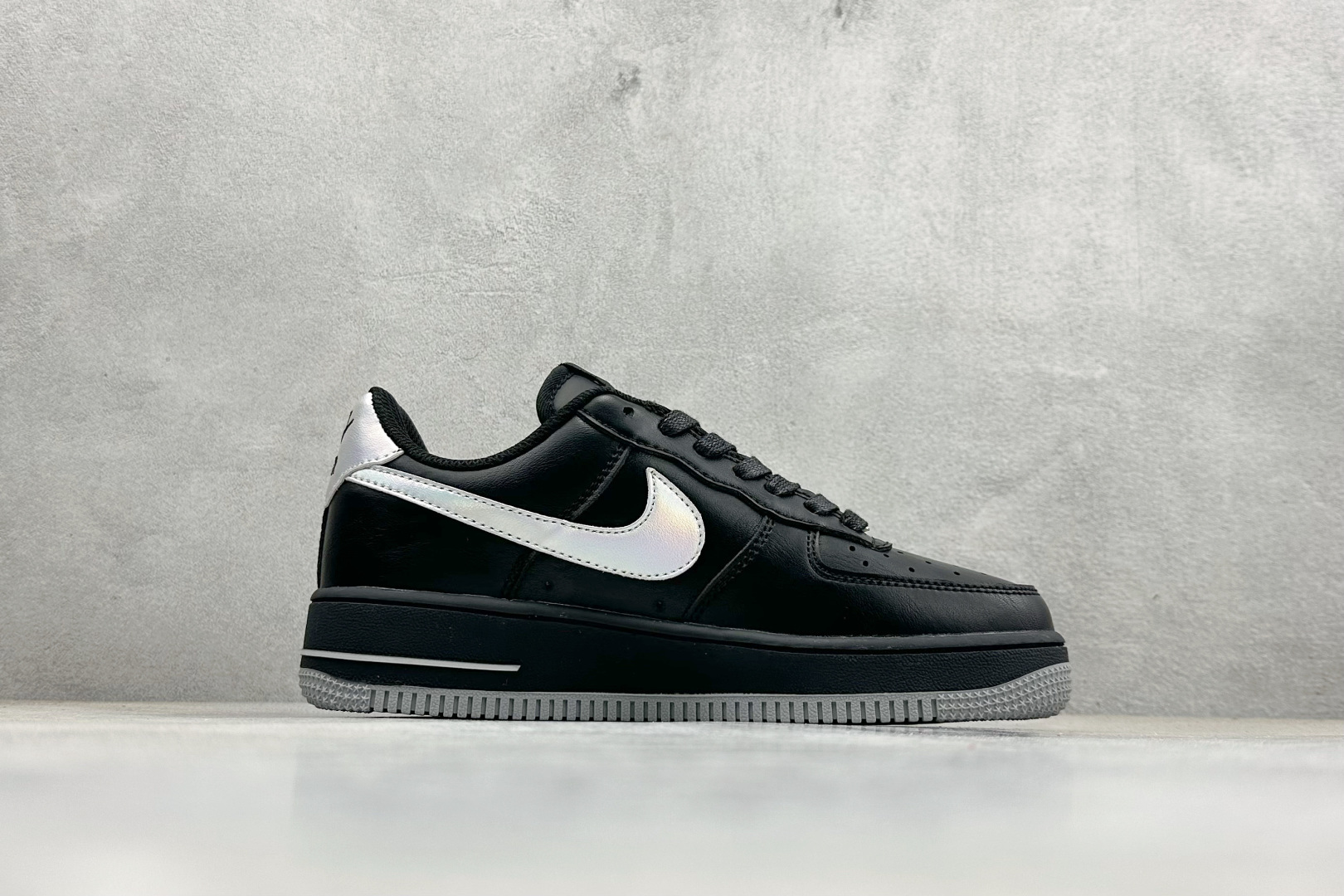 260 SC版Nike Air Force 1'07 Low 墨夜幻银 空军一号低帮休闲板鞋 FZ0627-010-Chinese UA Cheap High Quatity Brand Clothes Bags handbags Sneakers wholesale wholesaler seller from China Factory suppliers Fashion Clothing Shoes best Quality Beautiful Price 260 SC版Nike Air Force 1'07 Low 墨夜幻银 空军一号低帮休闲板鞋 FZ0627-010
