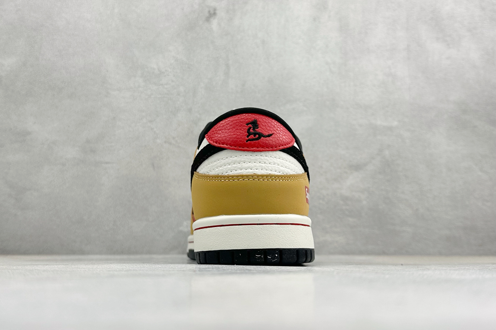 280 SC版Nike SB Dunk Low“马年限定——琥珀丹红” 高端私人定制 低帮休闲板鞋 NH0601-489