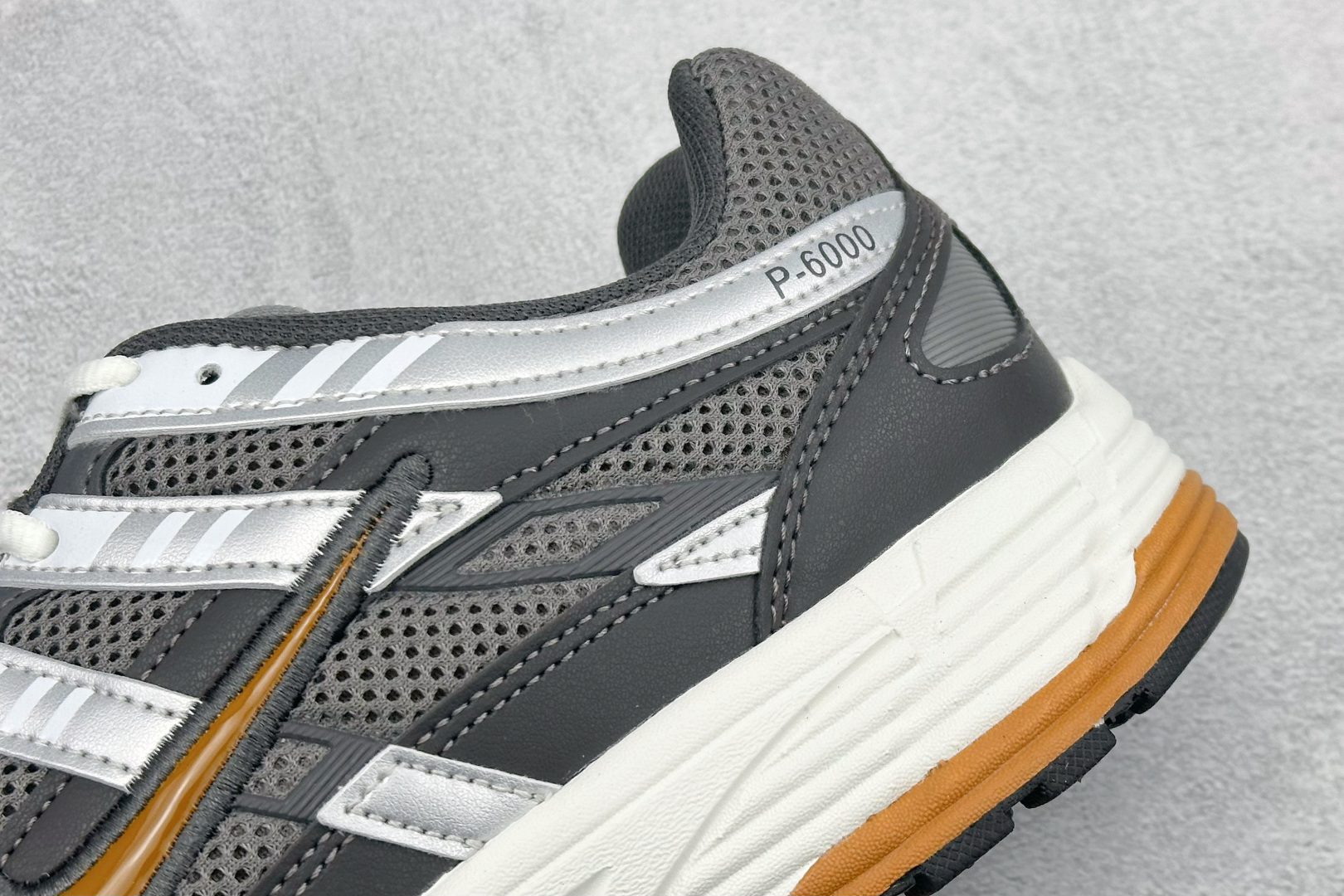 Nike P-6000 复古科技个性休闲运动老爹鞋 CD6404-204
