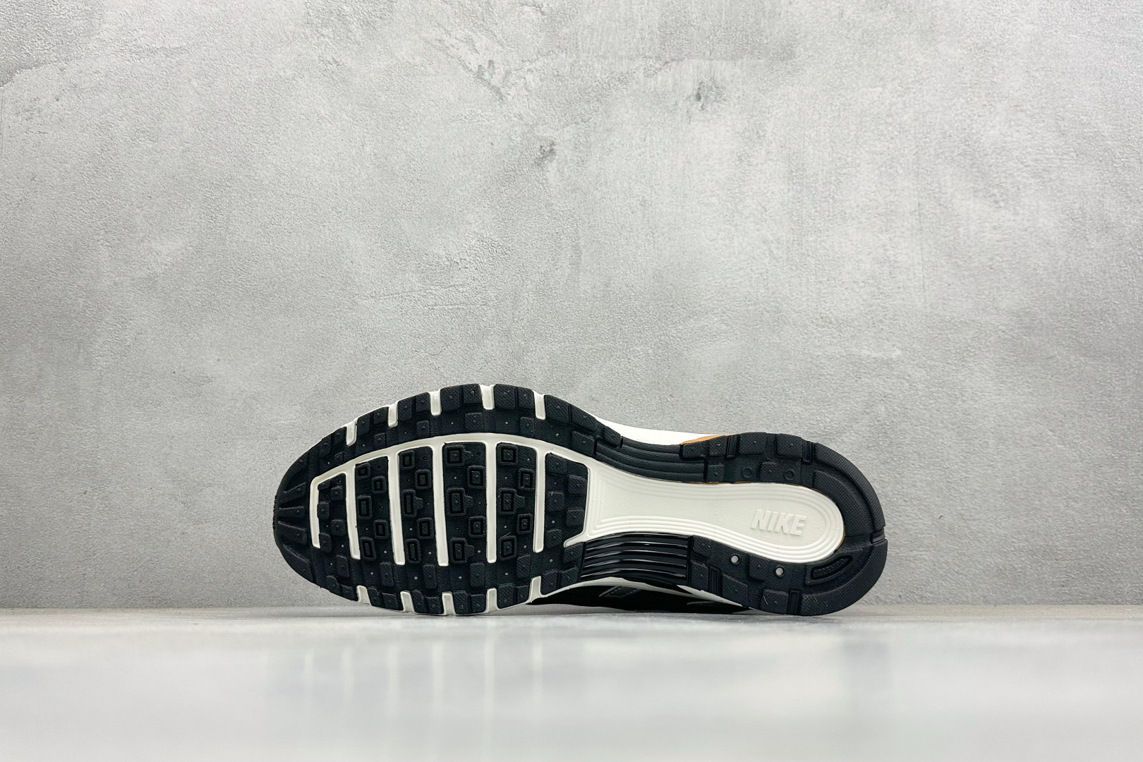 Nike P-6000 复古科技个性休闲运动老爹鞋 CD6404-204