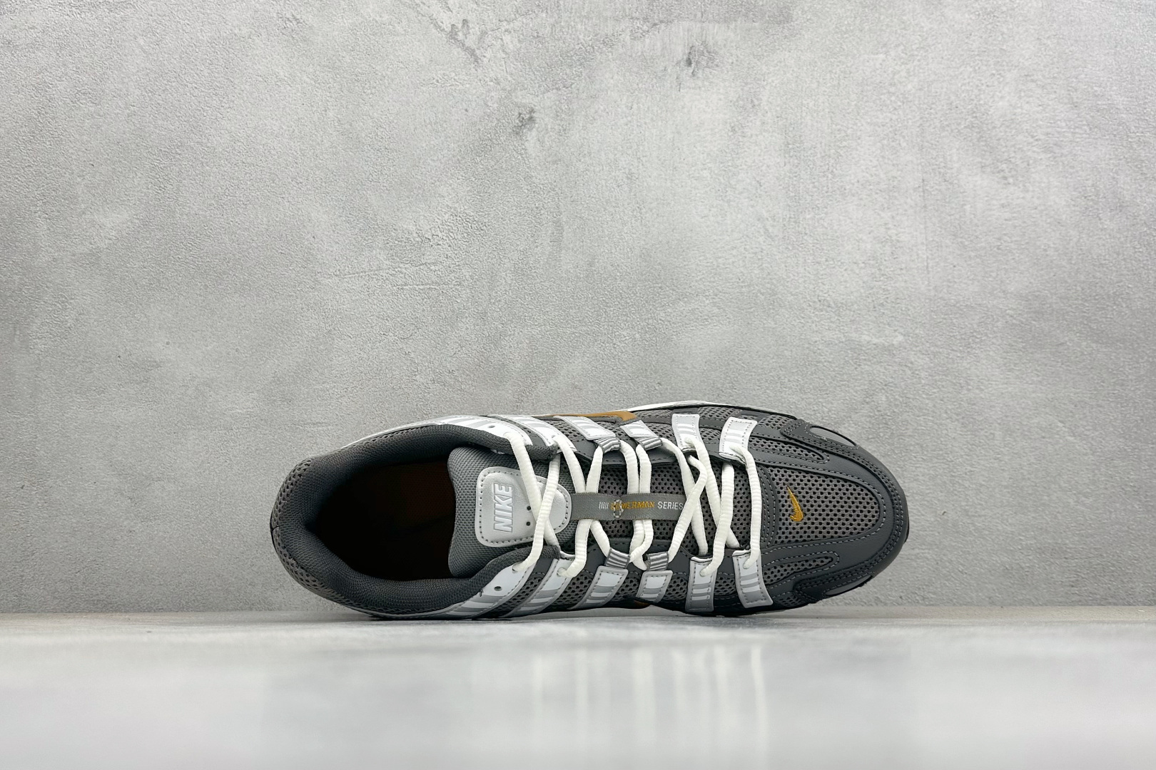 Nike P-6000 复古科技个性休闲运动老爹鞋 CD6404-204