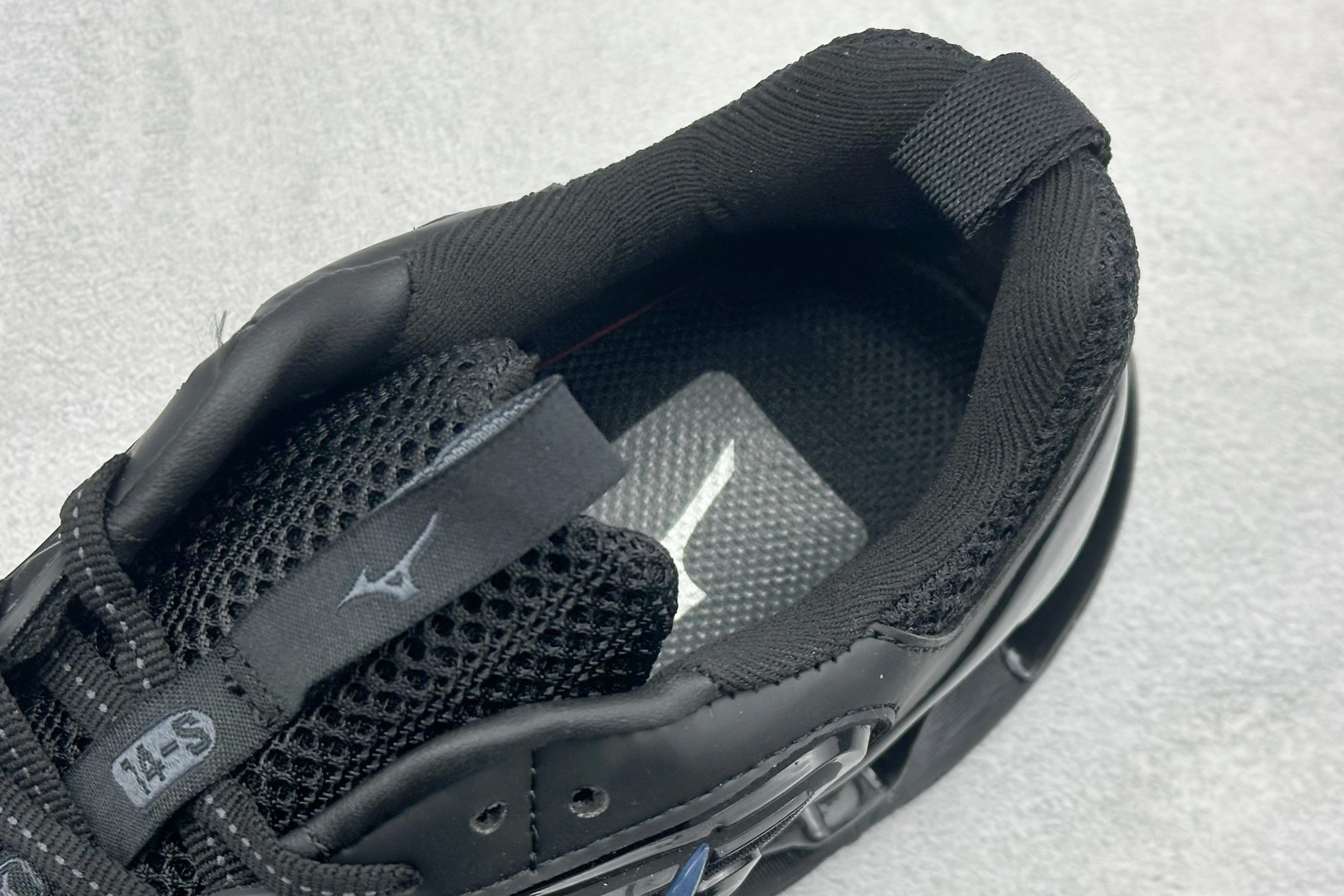 260 Mizuno 美津侬 WAVE PROPHECY 14S 复古时尚休闲舒适运动跑步鞋 J1GC25-Chinese UA Cheap High Quatity Brand Clothes Bags handbags Sneakers wholesale wholesaler seller from China Factory suppliers Fashion Clothing Shoes best Quality Beautiful Price 260 Mizuno 美津侬 WAVE PROPHECY 14S 复古时尚休闲舒适运动跑步鞋 J1GC25