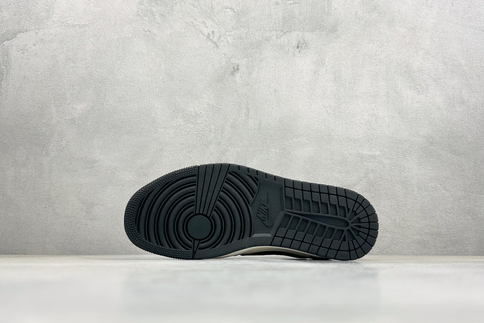 270 Air Jordan 1 Low 乔丹倒勾 爆款高端定制 MZ9588-826
