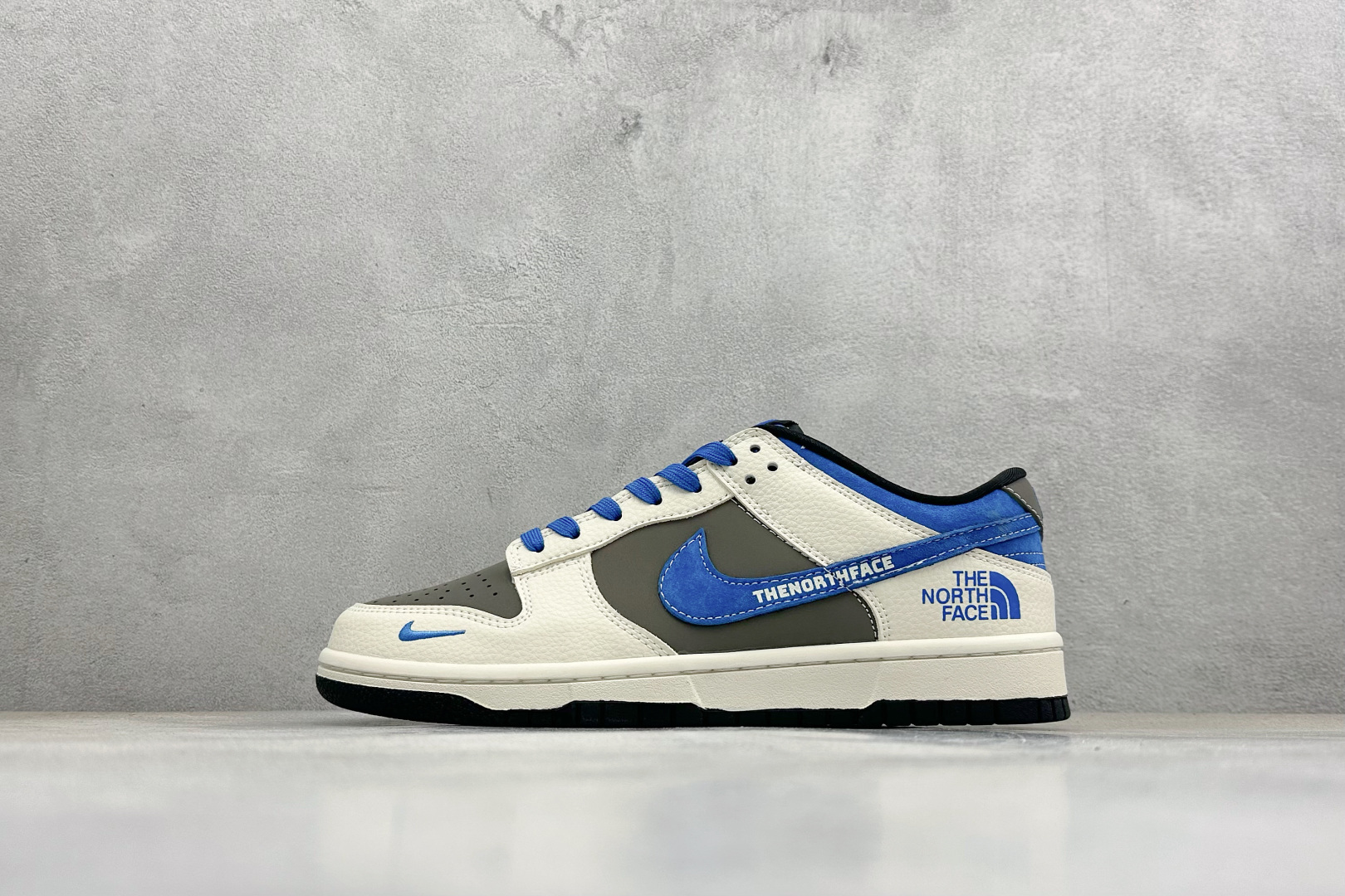 280 Nike Dunk Low Retro 北面联名 周年高端定制 低帮休闲板鞋 TX1688-018-Chinese UA Cheap High Quatity Brand Clothes Bags handbags Sneakers wholesale wholesaler seller from China Factory suppliers Fashion Clothing Shoes best Quality Beautiful Price 280 Nike Dunk Low Retro 北面联名 周年高端定制 低帮休闲板鞋 TX1688-018