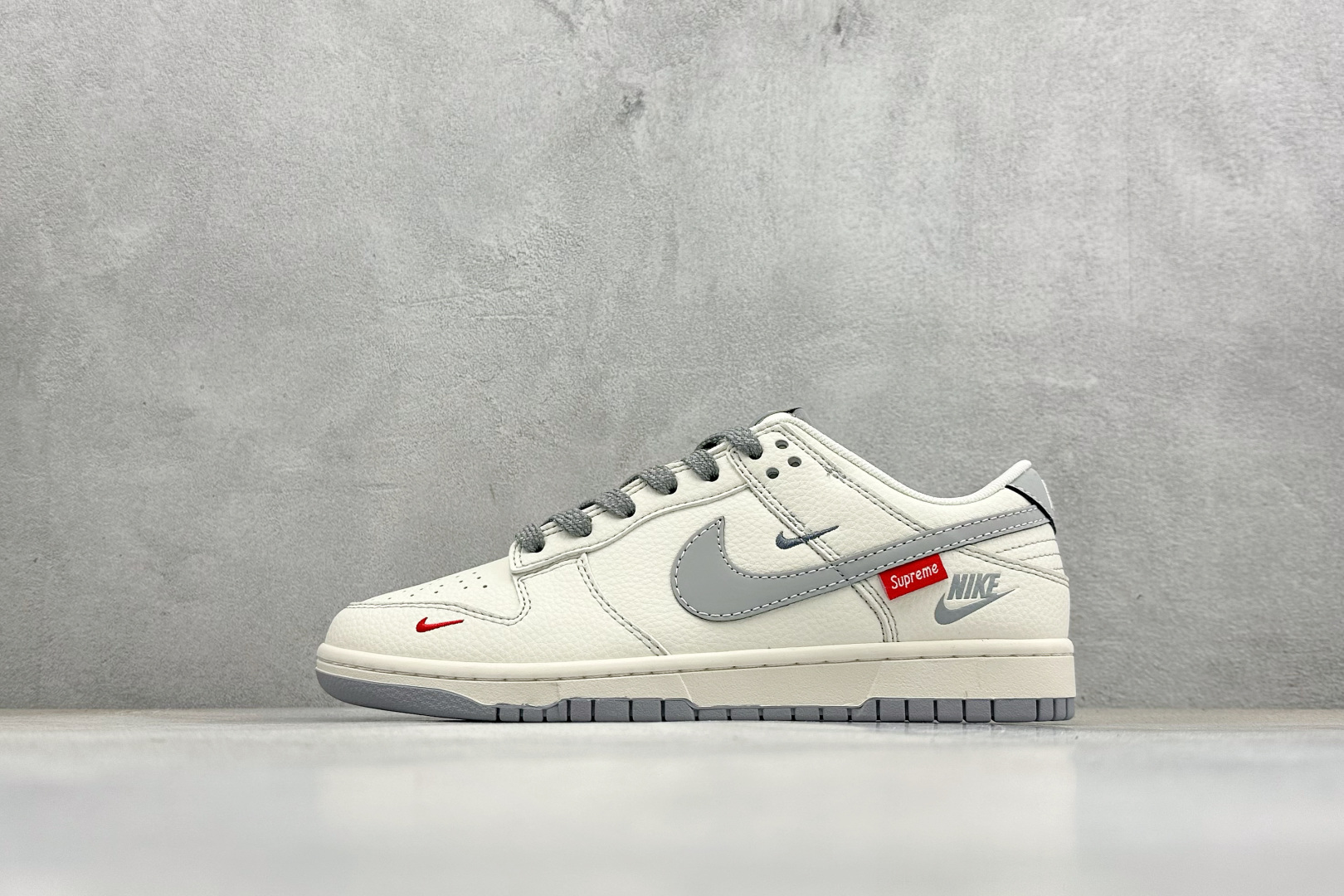 280 Nike Dunk Low Retro SUP联名 周年高端定制 低帮休闲板鞋 HH7518-084-Chinese UA Cheap High Quatity Brand Clothes Bags handbags Sneakers wholesale wholesaler seller from China Factory suppliers Fashion Clothing Shoes best Quality Beautiful Price 280 Nike Dunk Low Retro SUP联名 周年高端定制 低帮休闲板鞋 HH7518-084