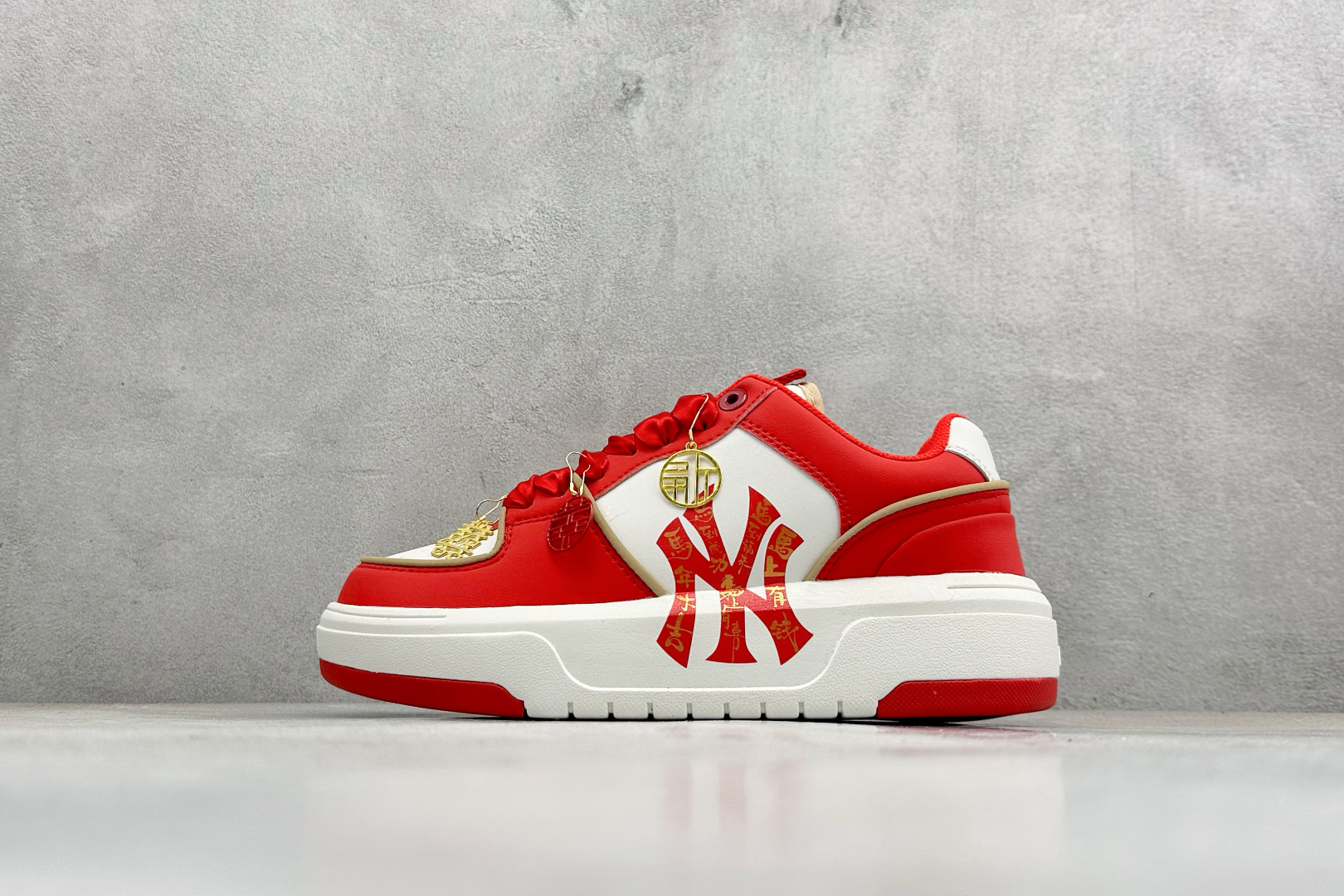 230 马年限定 MLB NY 印花网红学长鞋 内增高6cm 3ASXCA12N-Chinese UA Cheap High Quatity Brand Clothes Bags handbags Sneakers wholesale wholesaler seller from China Factory suppliers Fashion Clothing Shoes best Quality Beautiful Price 230 马年限定 MLB NY 印花网红学长鞋 内增高6cm 3ASXCA12N