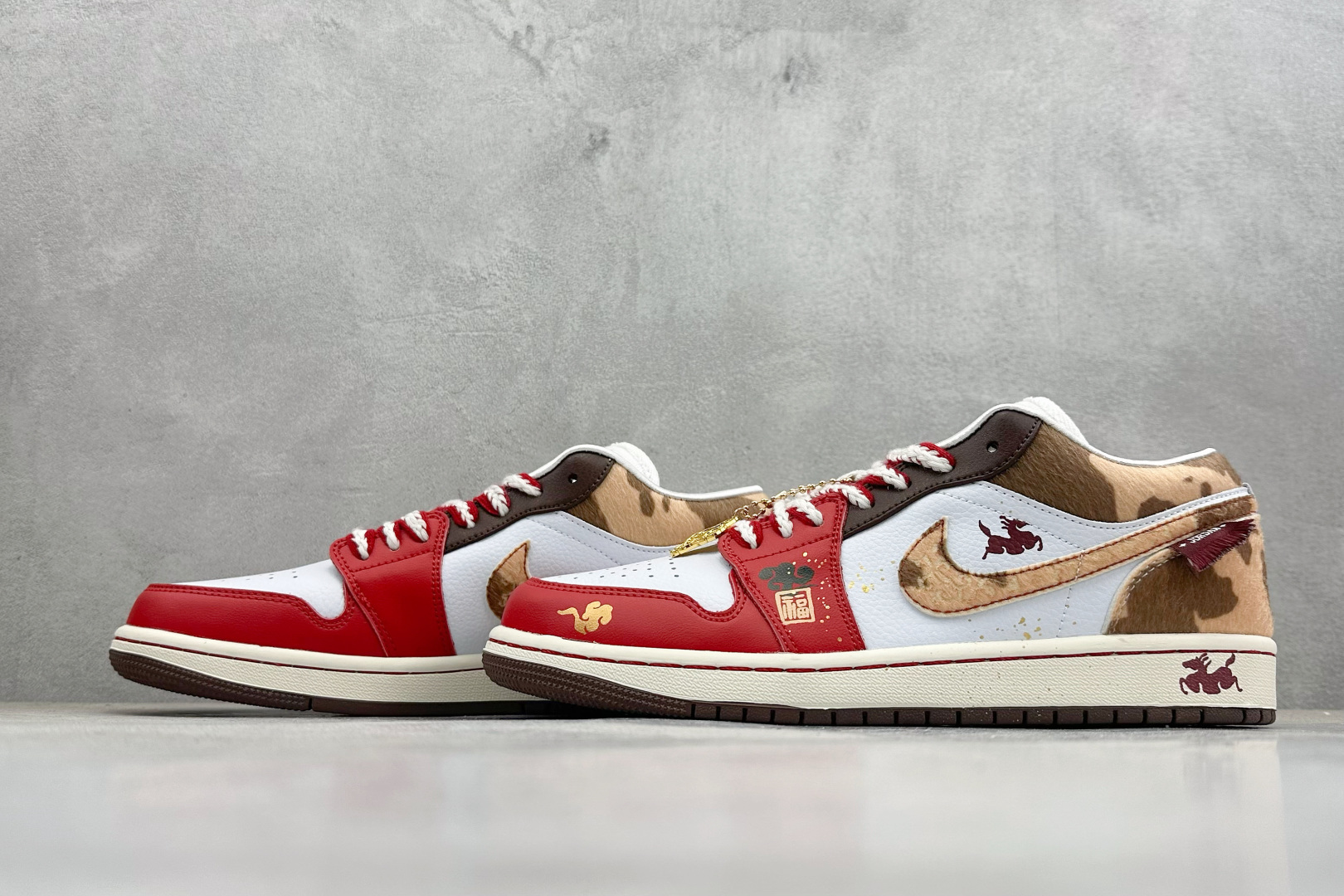 180 Air Jordan 1 x Travis Scott AJ1倒勾 乔一倒钩 马年限定 CNY新年款 耐克 低帮文化篮球鞋 IQ5321-121-Chinese UA Cheap High Quatity Brand Clothes Bags handbags Sneakers wholesale wholesaler seller from China Factory suppliers Fashion Clothing Shoes best Quality Beautiful Price 180 Air Jordan 1 x Travis Scott AJ1倒勾 乔一倒钩 马年限定 CNY新年款 耐克 低帮文化篮球鞋 IQ5321-121