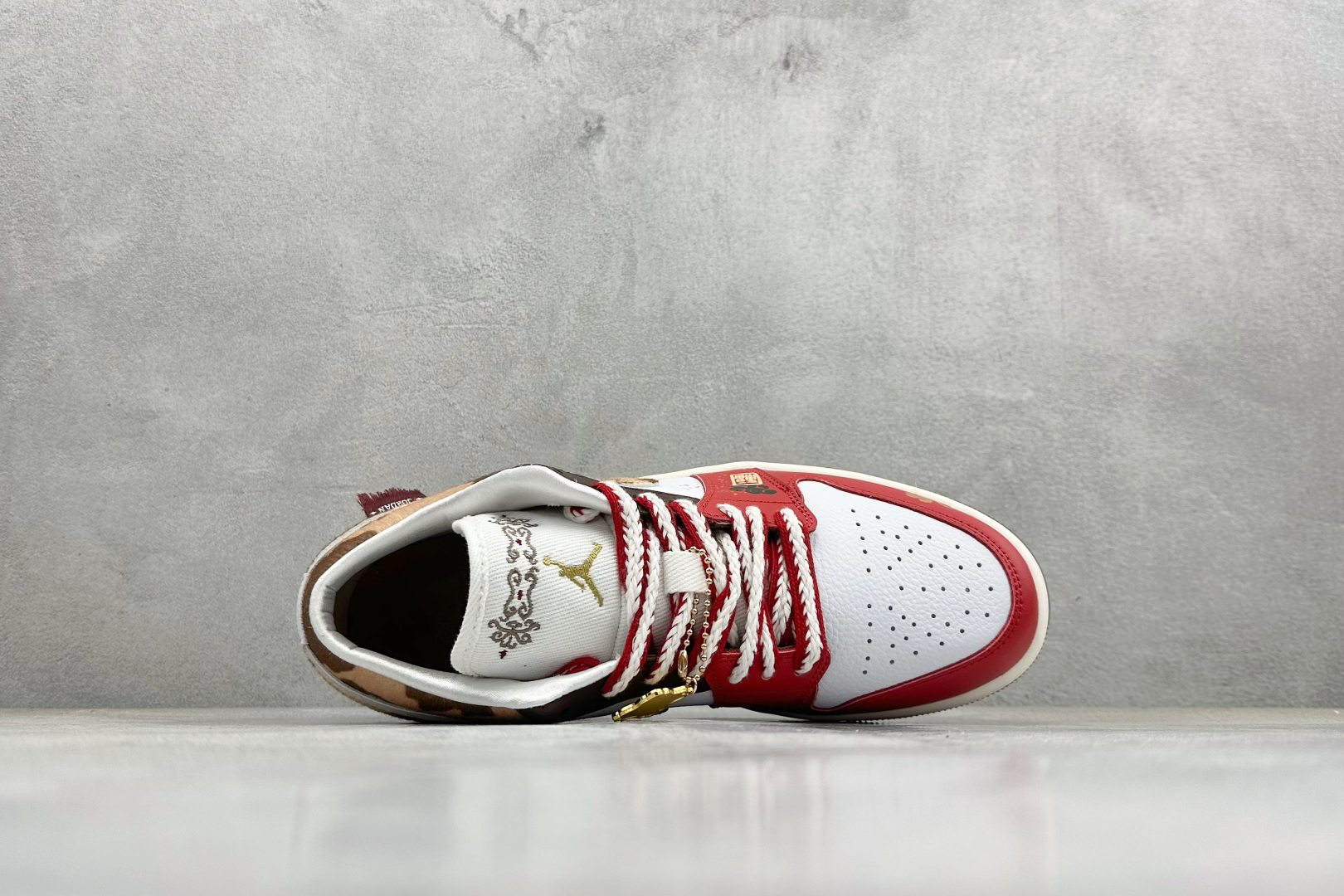 180 Air Jordan 1 x Travis Scott AJ1倒勾 乔一倒钩 马年限定 CNY新年款 耐克 低帮文化篮球鞋 IQ5321-121-Chinese UA Cheap High Quatity Brand Clothes Bags handbags Sneakers wholesale wholesaler seller from China Factory suppliers Fashion Clothing Shoes best Quality Beautiful Price 180 Air Jordan 1 x Travis Scott AJ1倒勾 乔一倒钩 马年限定 CNY新年款 耐克 低帮文化篮球鞋 IQ5321-121