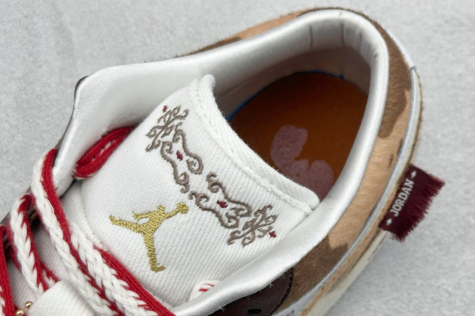 180 Air Jordan 1 x Travis Scott AJ1倒勾 乔一倒钩 马年限定 CNY新年款 耐克 低帮文化篮球鞋 IQ5321-121-Chinese UA Cheap High Quatity Brand Clothes Bags handbags Sneakers wholesale wholesaler seller from China Factory suppliers Fashion Clothing Shoes best Quality Beautiful Price 180 Air Jordan 1 x Travis Scott AJ1倒勾 乔一倒钩 马年限定 CNY新年款 耐克 低帮文化篮球鞋 IQ5321-121