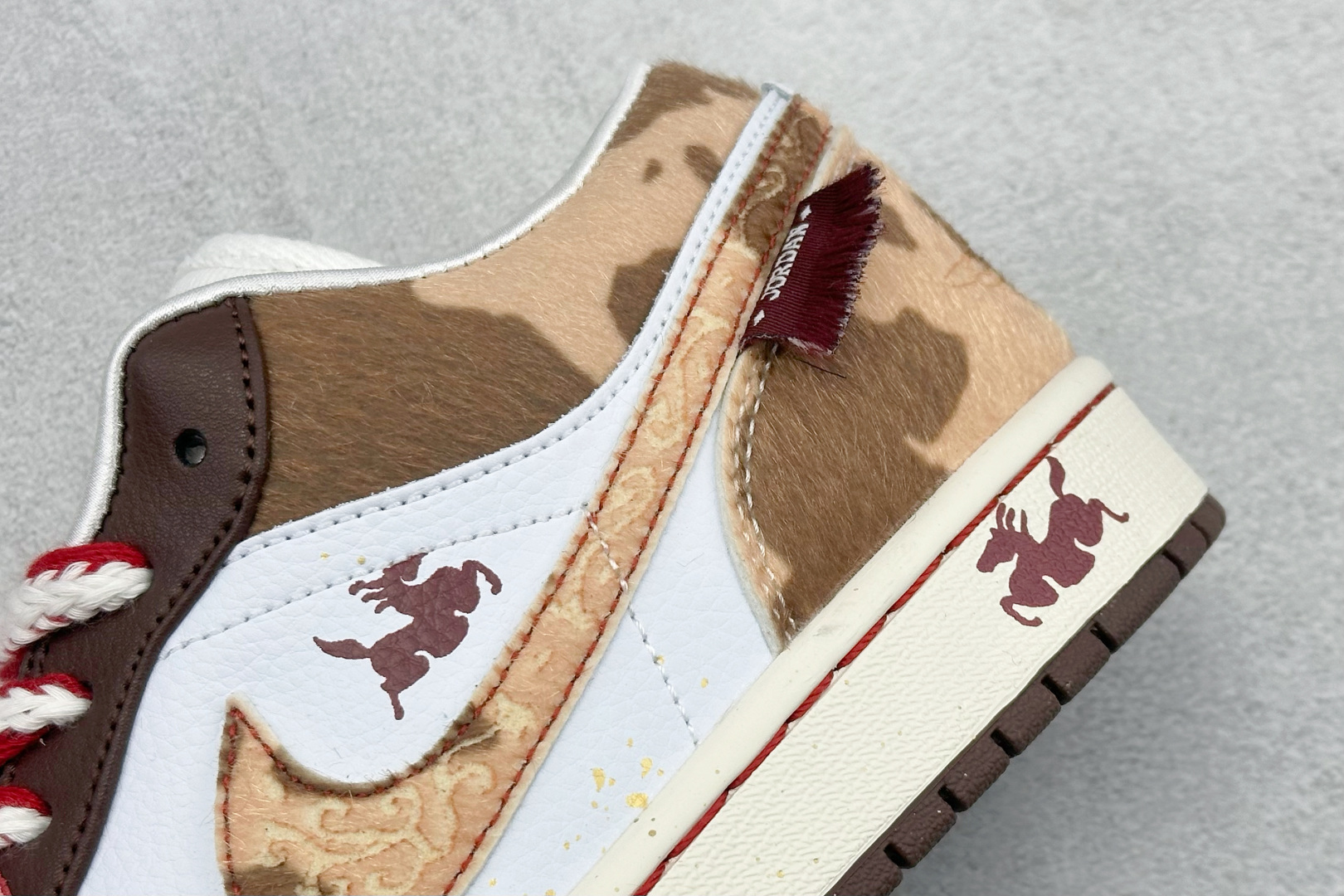 180 Air Jordan 1 x Travis Scott AJ1倒勾 乔一倒钩 马年限定 CNY新年款 耐克 低帮文化篮球鞋 IQ5321-121-Chinese UA Cheap High Quatity Brand Clothes Bags handbags Sneakers wholesale wholesaler seller from China Factory suppliers Fashion Clothing Shoes best Quality Beautiful Price 180 Air Jordan 1 x Travis Scott AJ1倒勾 乔一倒钩 马年限定 CNY新年款 耐克 低帮文化篮球鞋 IQ5321-121