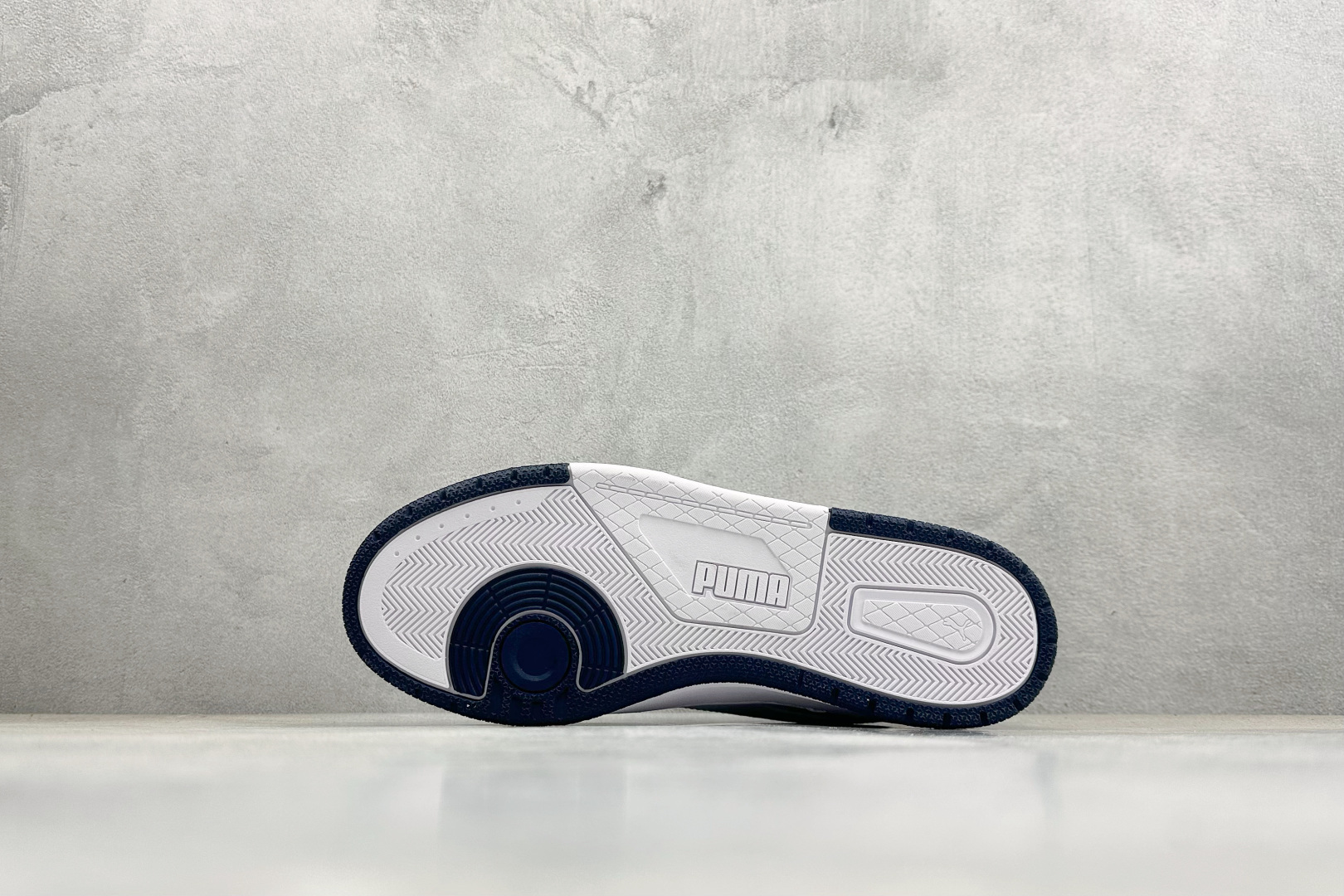 150 PUMA彪马 CA Match Court 休闲经典简约复古低帮板鞋 308621-06-Chinese UA Cheap High Quatity Brand Clothes Bags handbags Sneakers wholesale wholesaler seller from China Factory suppliers Fashion Clothing Shoes best Quality Beautiful Price 150 PUMA彪马 CA Match Court 休闲经典简约复古低帮板鞋 308621-06