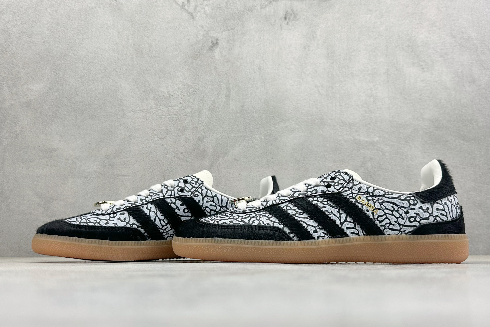 180 HZ版Adidas Originals Samba 阿迪达斯三叶草 桑巴舞系列绅士德训足球风百搭低帮休闲运动板鞋 JR8742-Chinese UA Cheap High Quatity Brand Clothes Bags handbags Sneakers wholesale wholesaler seller from China Factory suppliers Fashion Clothing Shoes best Quality Beautiful Price 180 HZ版Adidas Originals Samba 阿迪达斯三叶草 桑巴舞系列绅士德训足球风百搭低帮休闲运动板鞋 JR8742