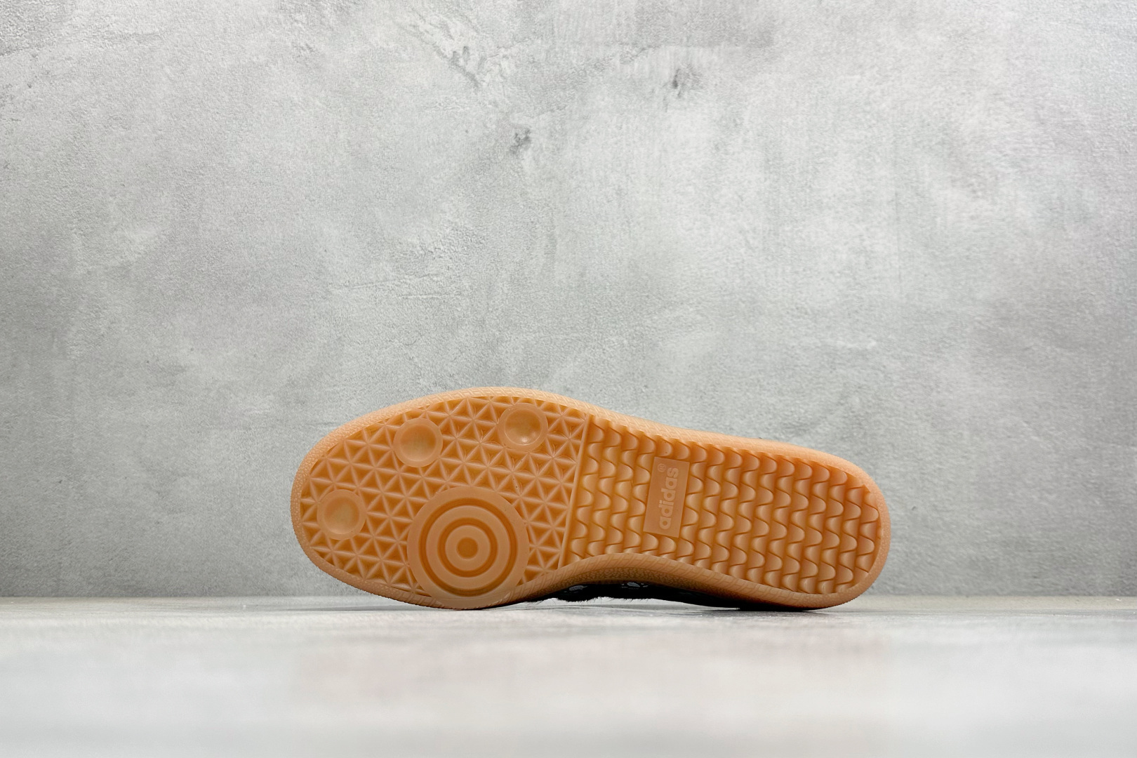 180 HZ版Adidas Originals Samba 阿迪达斯三叶草 桑巴舞系列绅士德训足球风百搭低帮休闲运动板鞋 JR8742-Chinese UA Cheap High Quatity Brand Clothes Bags handbags Sneakers wholesale wholesaler seller from China Factory suppliers Fashion Clothing Shoes best Quality Beautiful Price 180 HZ版Adidas Originals Samba 阿迪达斯三叶草 桑巴舞系列绅士德训足球风百搭低帮休闲运动板鞋 JR8742