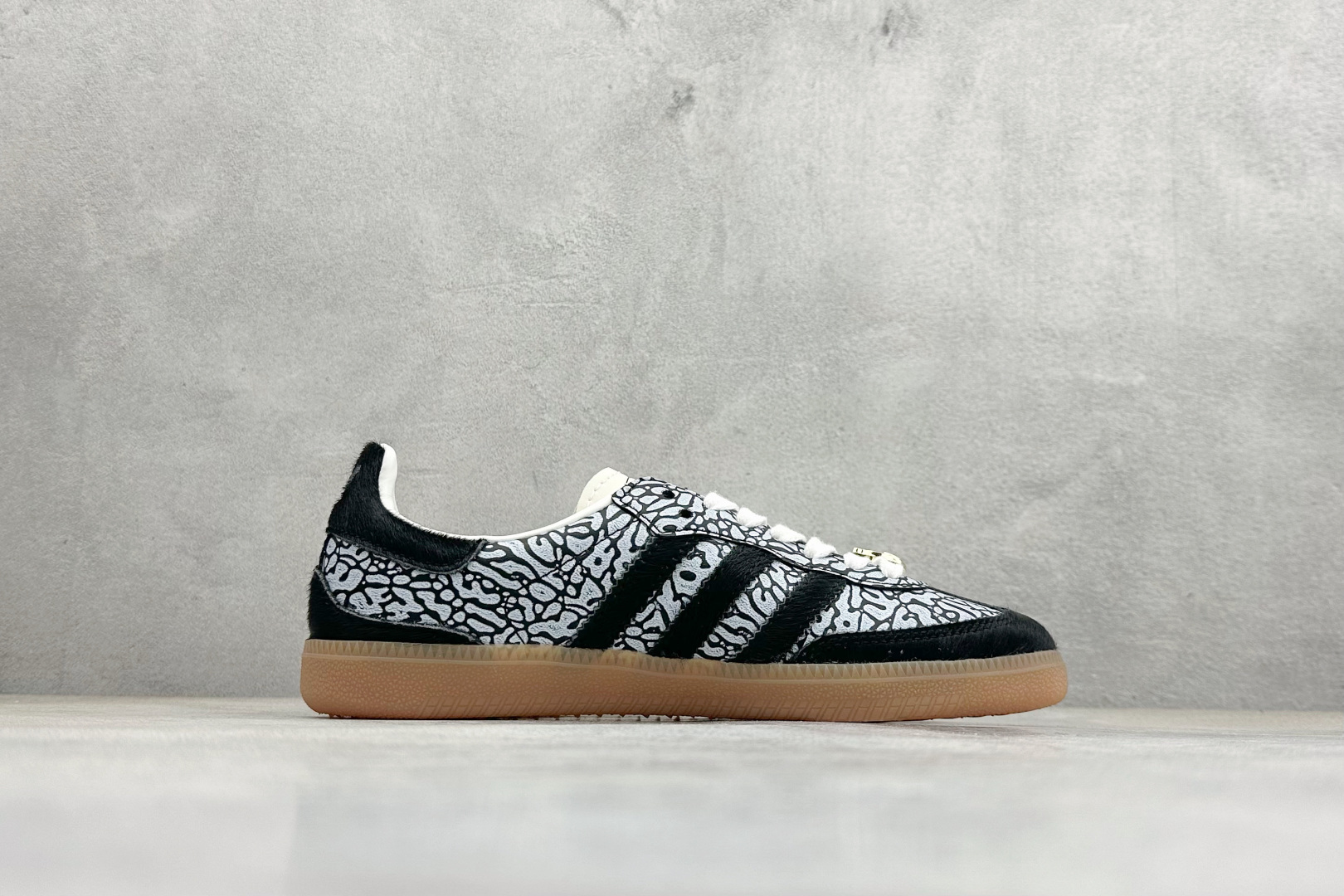180 HZ版Adidas Originals Samba 阿迪达斯三叶草 桑巴舞系列绅士德训足球风百搭低帮休闲运动板鞋 JR8742-Chinese UA Cheap High Quatity Brand Clothes Bags handbags Sneakers wholesale wholesaler seller from China Factory suppliers Fashion Clothing Shoes best Quality Beautiful Price 180 HZ版Adidas Originals Samba 阿迪达斯三叶草 桑巴舞系列绅士德训足球风百搭低帮休闲运动板鞋 JR8742